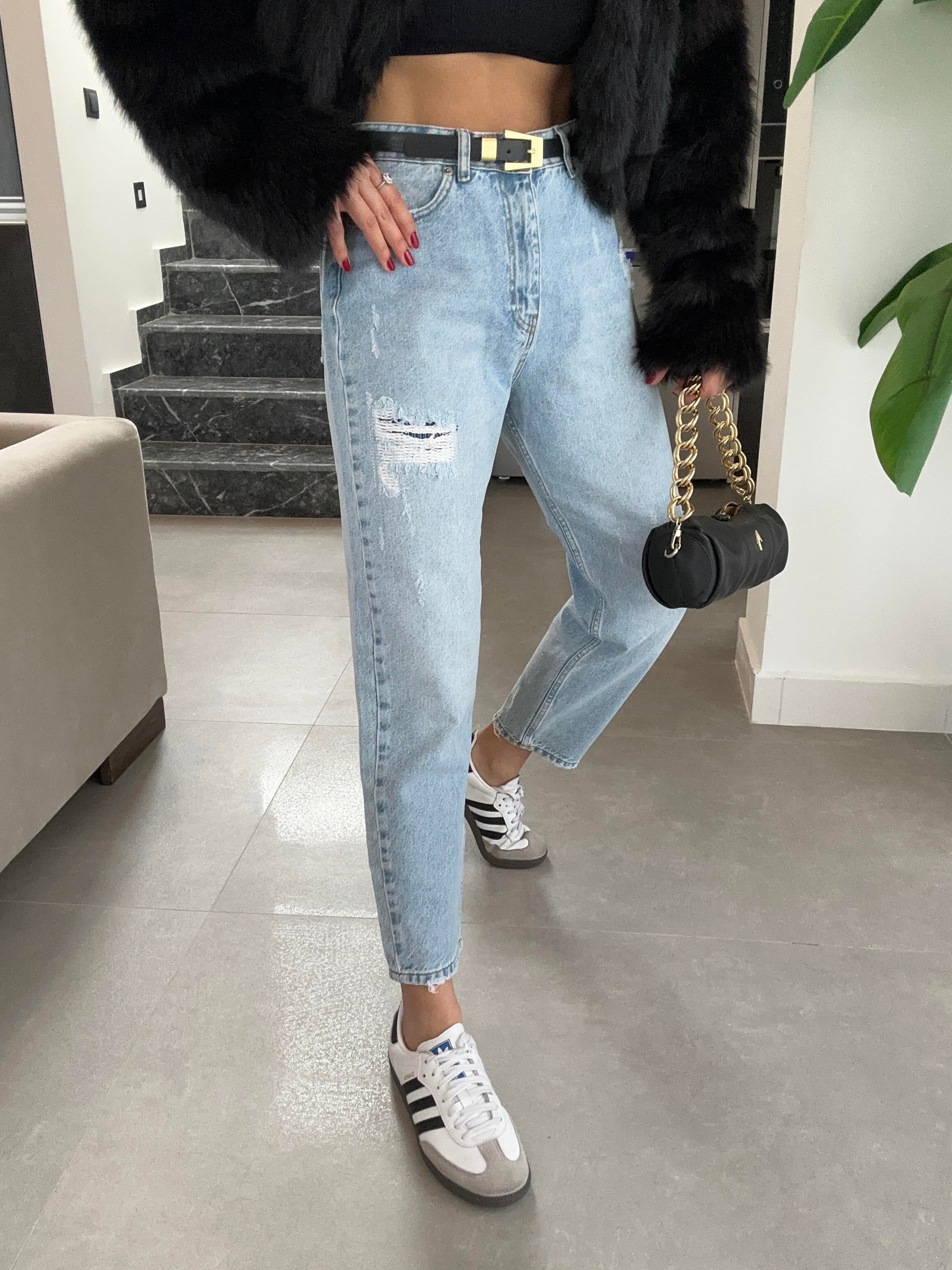 Açık Mavi Taşlanmış Yırtık Jean