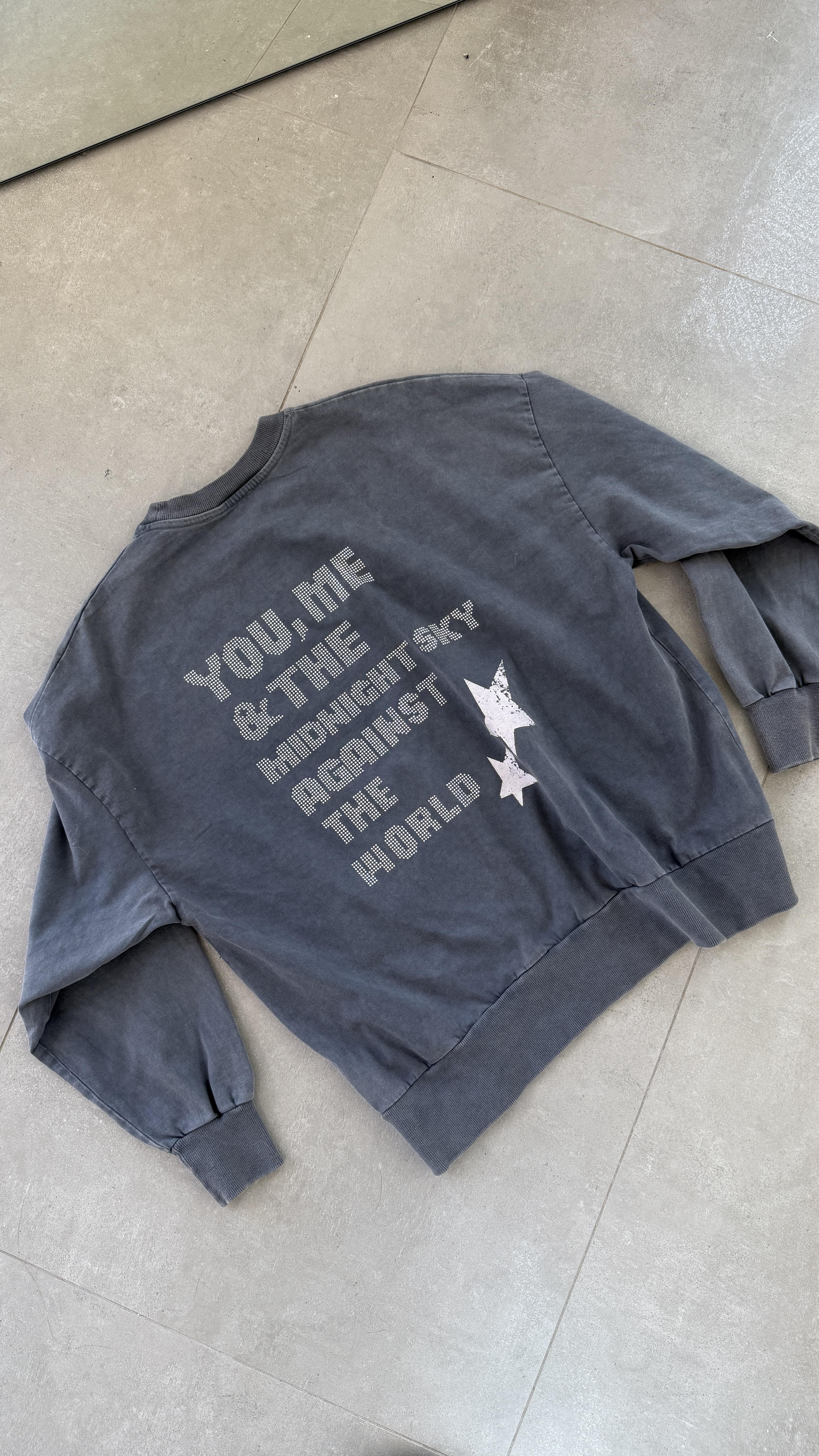 Antrasit Yıkamalı Sırtı Taş Detaylı Sweatshirt
