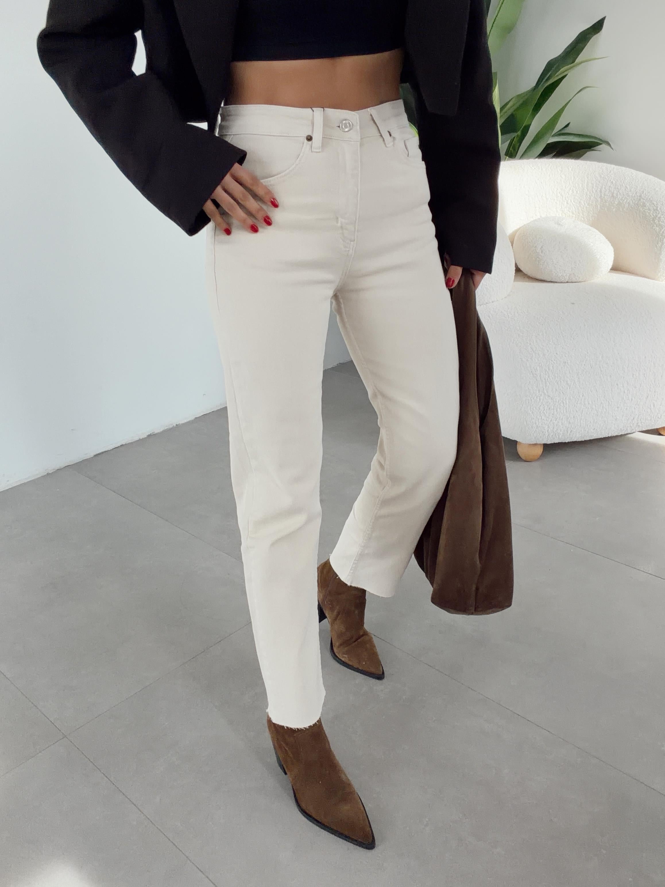 Bej Boyfit Kesik Paça Jean