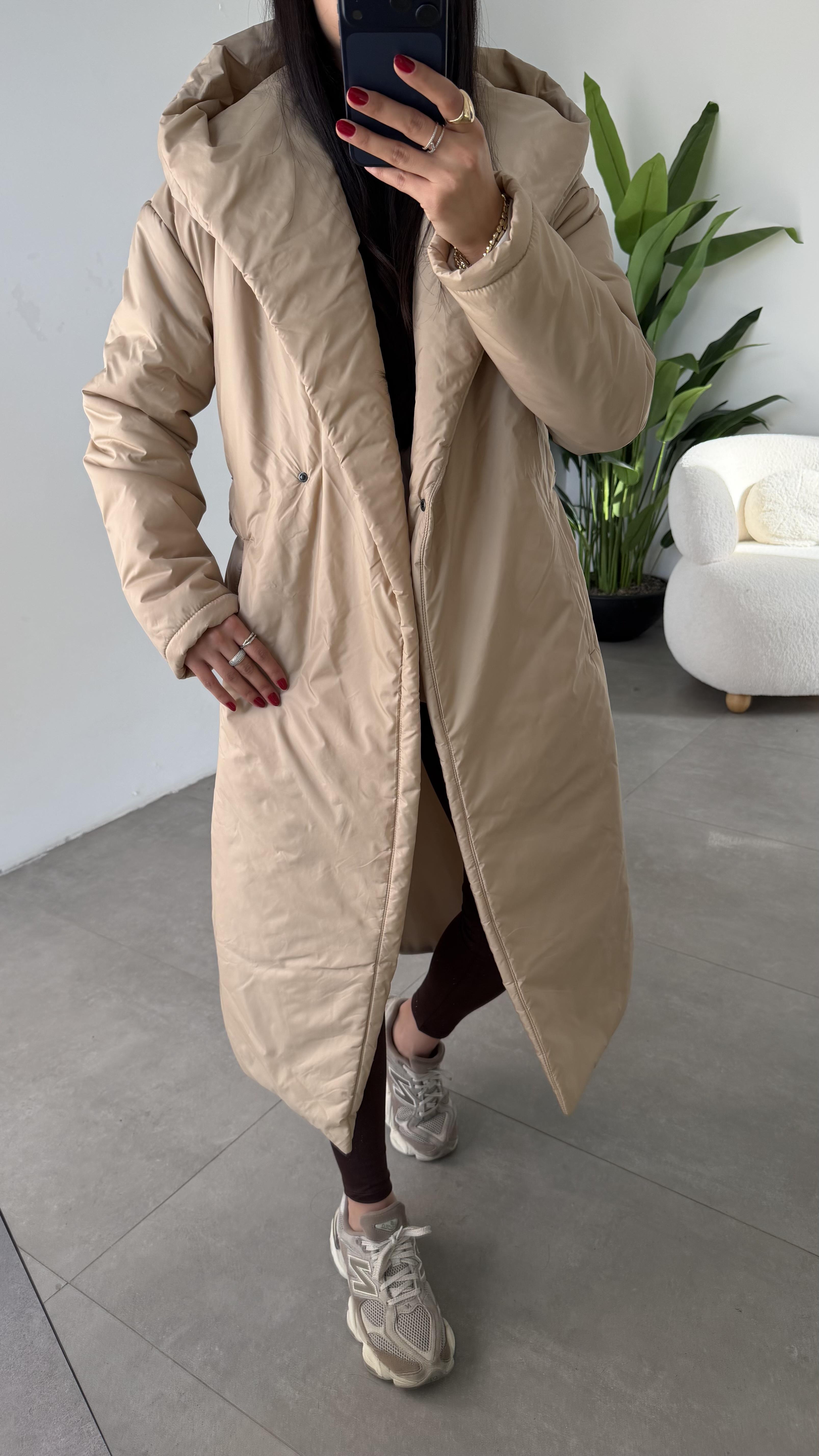 Bej Kapüşonlu Elyaflı Uzun Mont