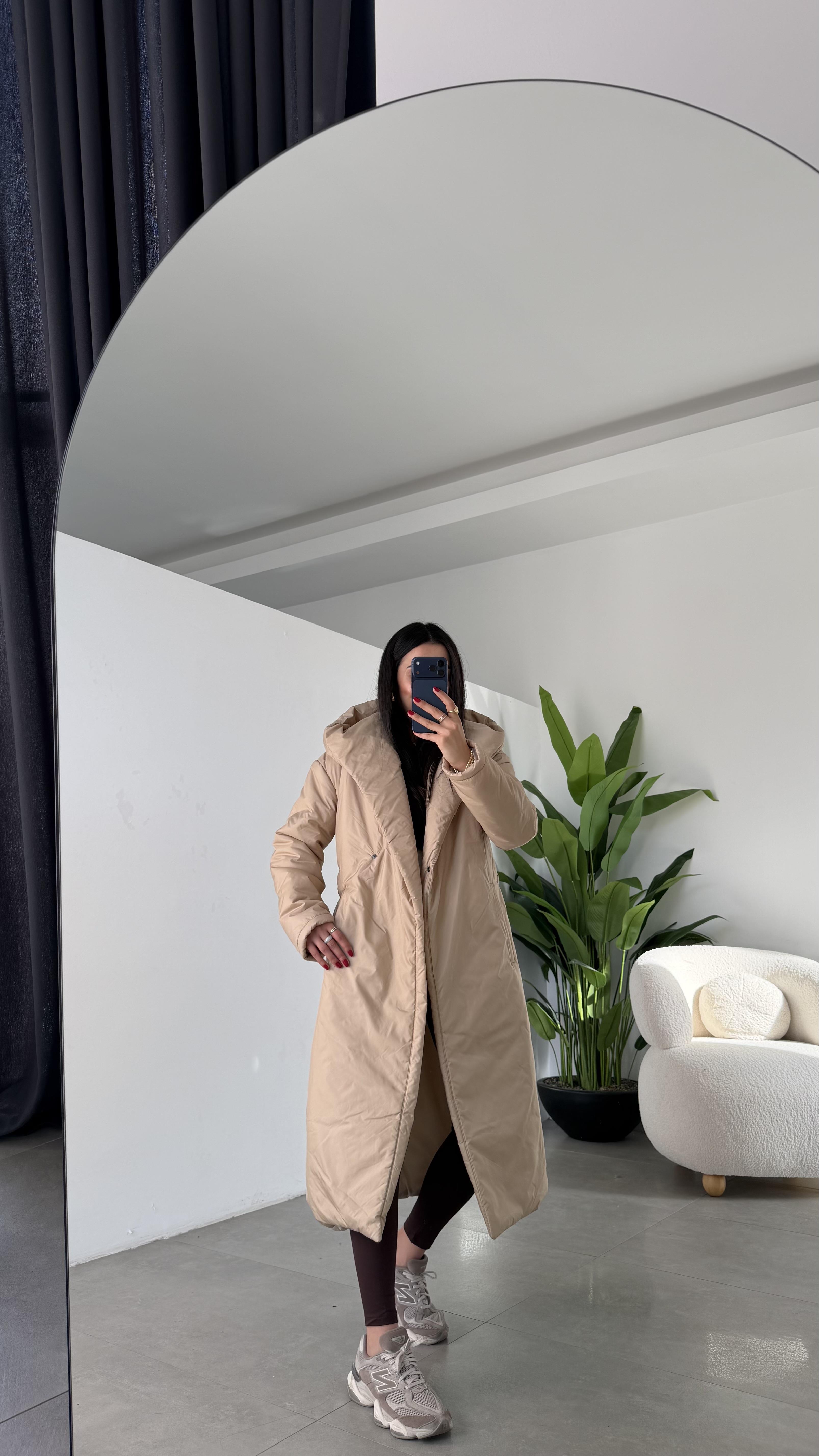 Bej Kapüşonlu Elyaflı Uzun Mont