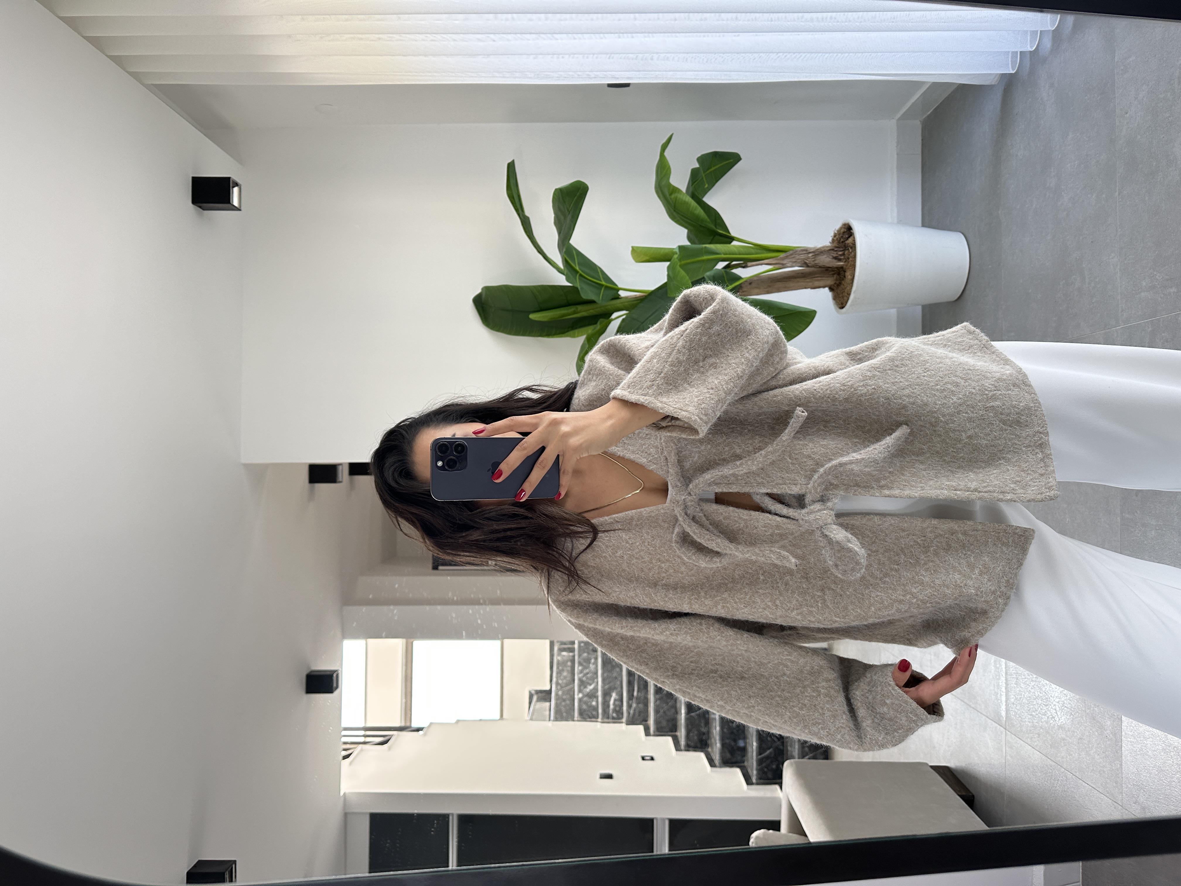 Bej Önden Fiyonk Bağlamalı Astarlı Ceket