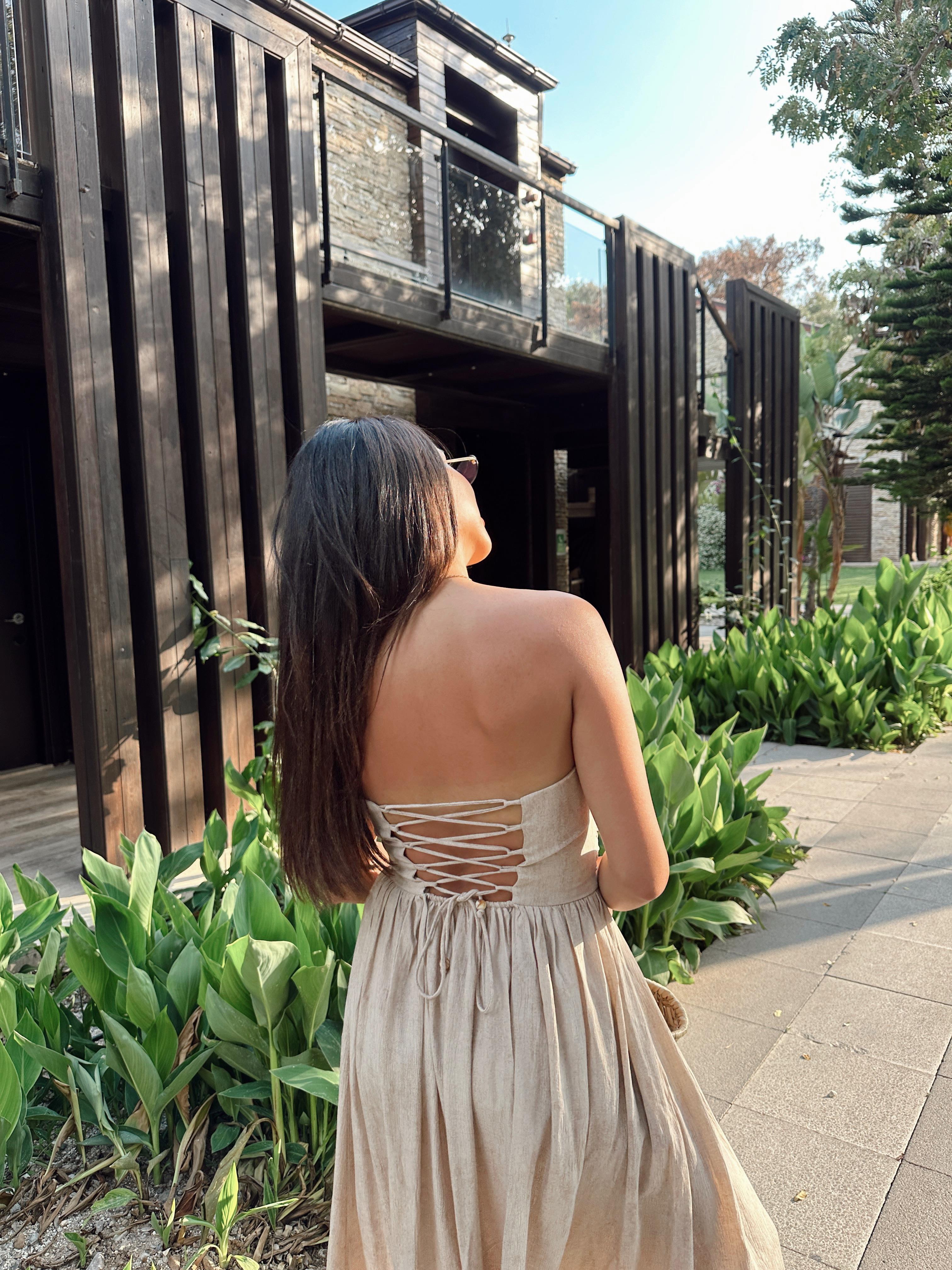 Bej Sırt İp Detaylı Elbise