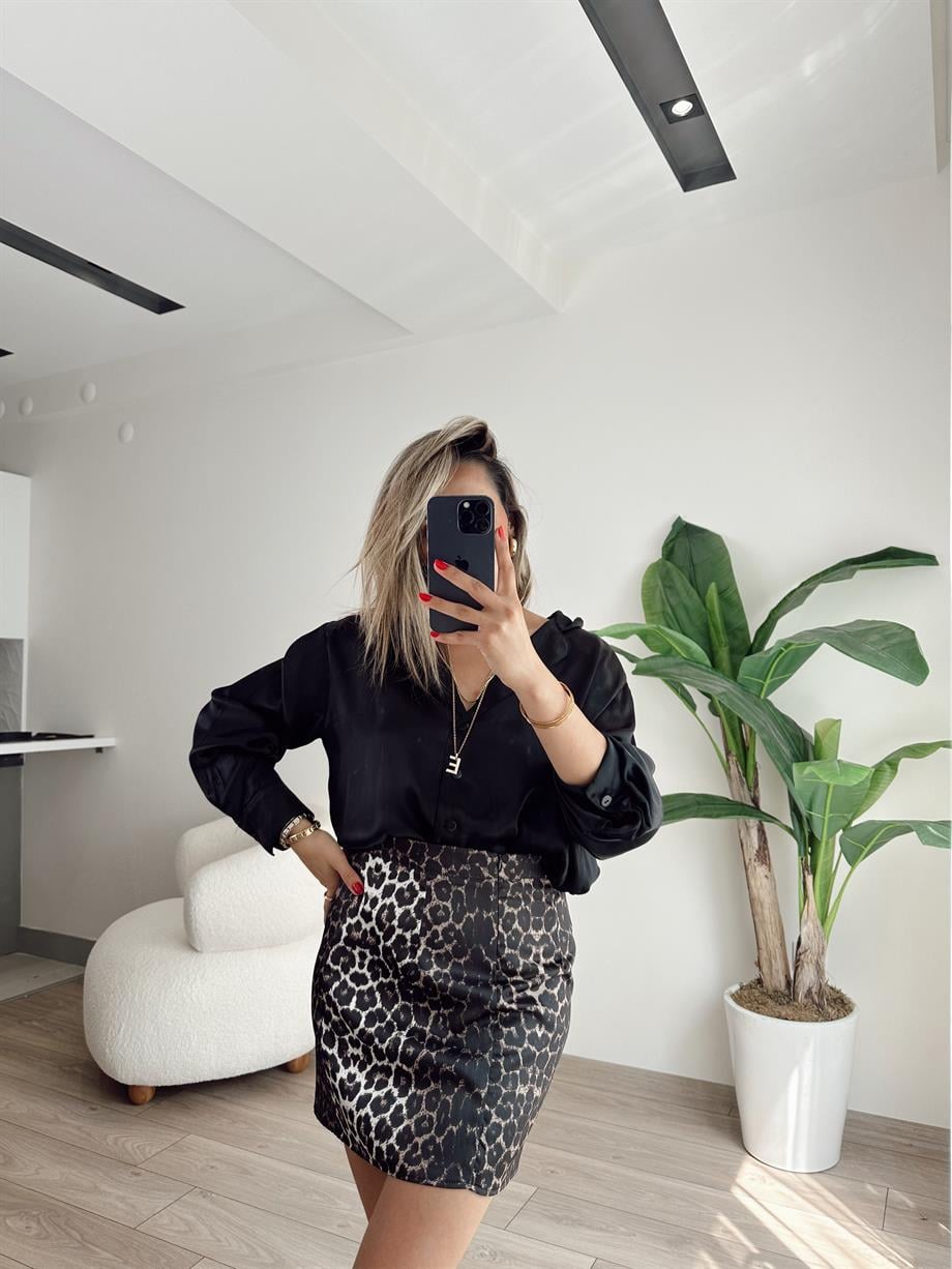 Belly Siyah Vatkalı Saten Gömlek