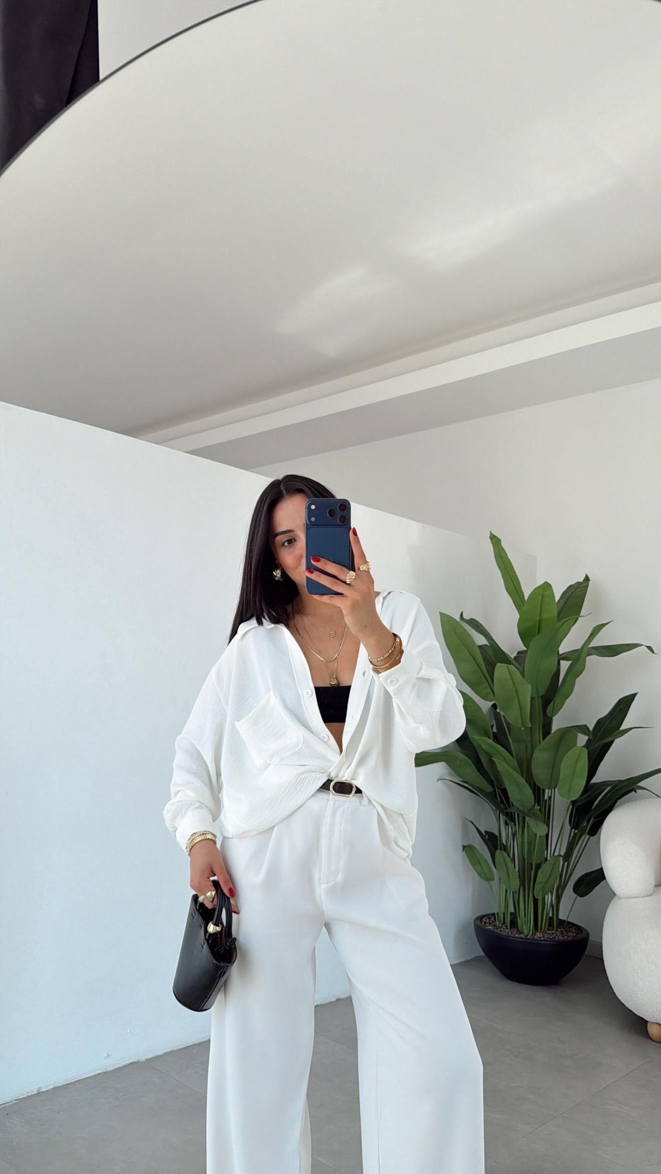 Beyaz Ayrobin Cepli Oversize Gömlek