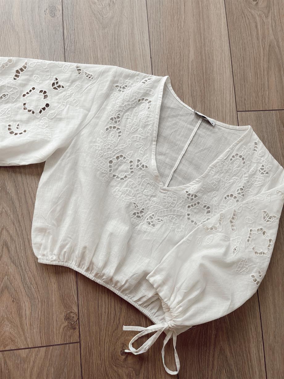 Beyaz Fisto Detaylı Gömlek