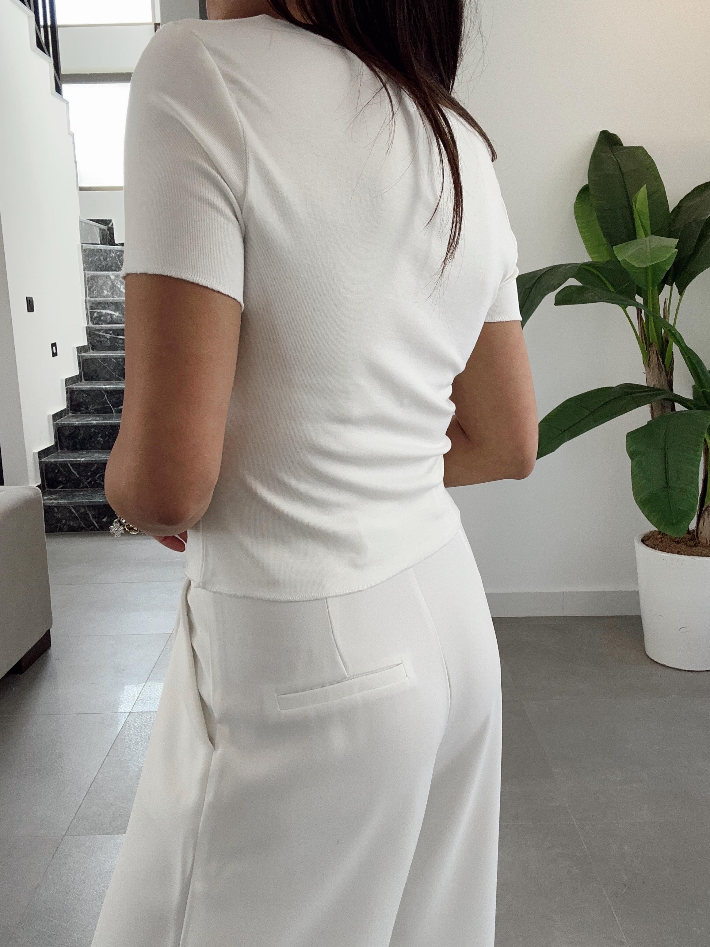 Beyaz Fiyonk Detaylı Bluz