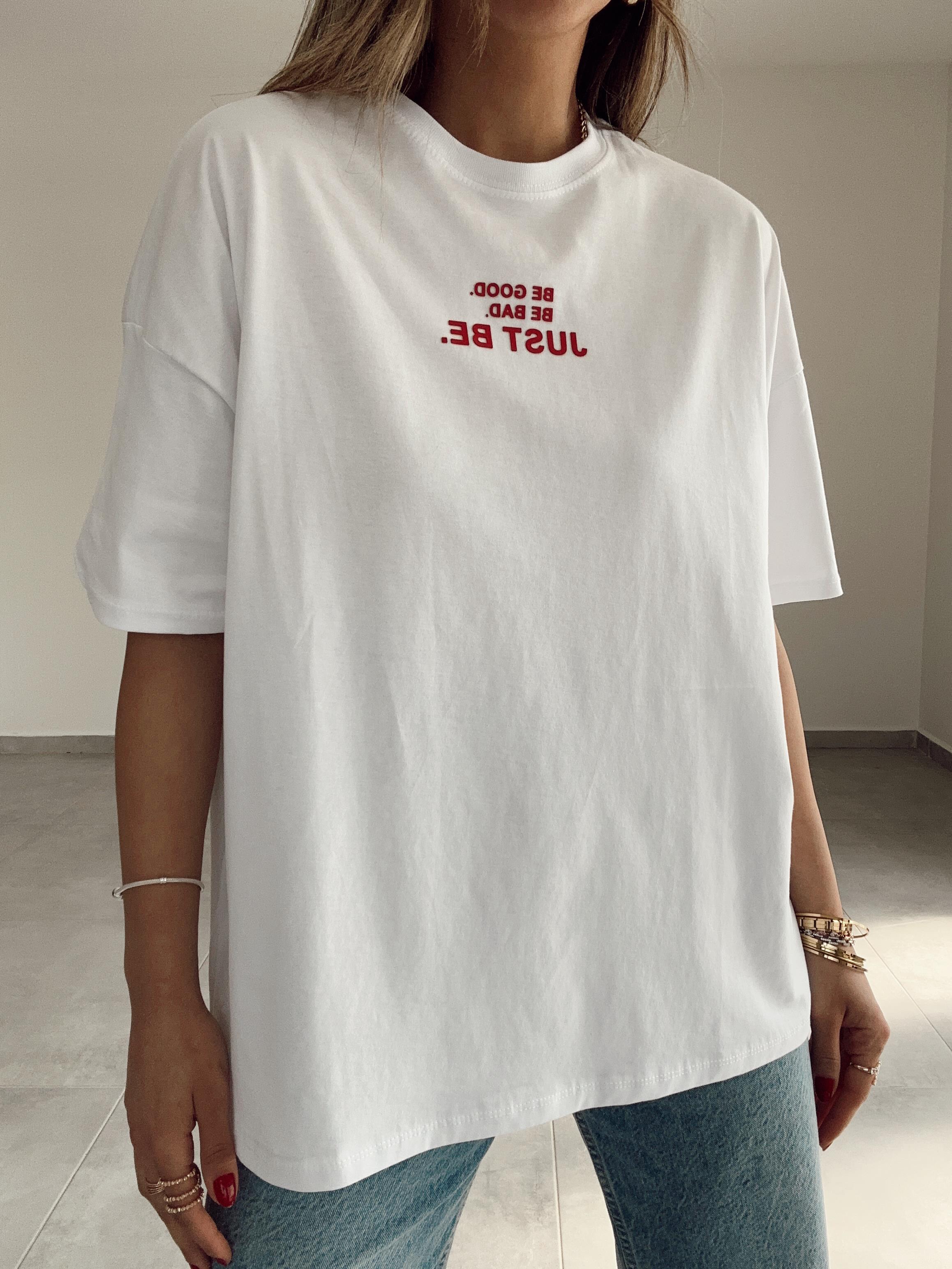 Beyaz Kırmızı Kabartma Baskı Tshirt