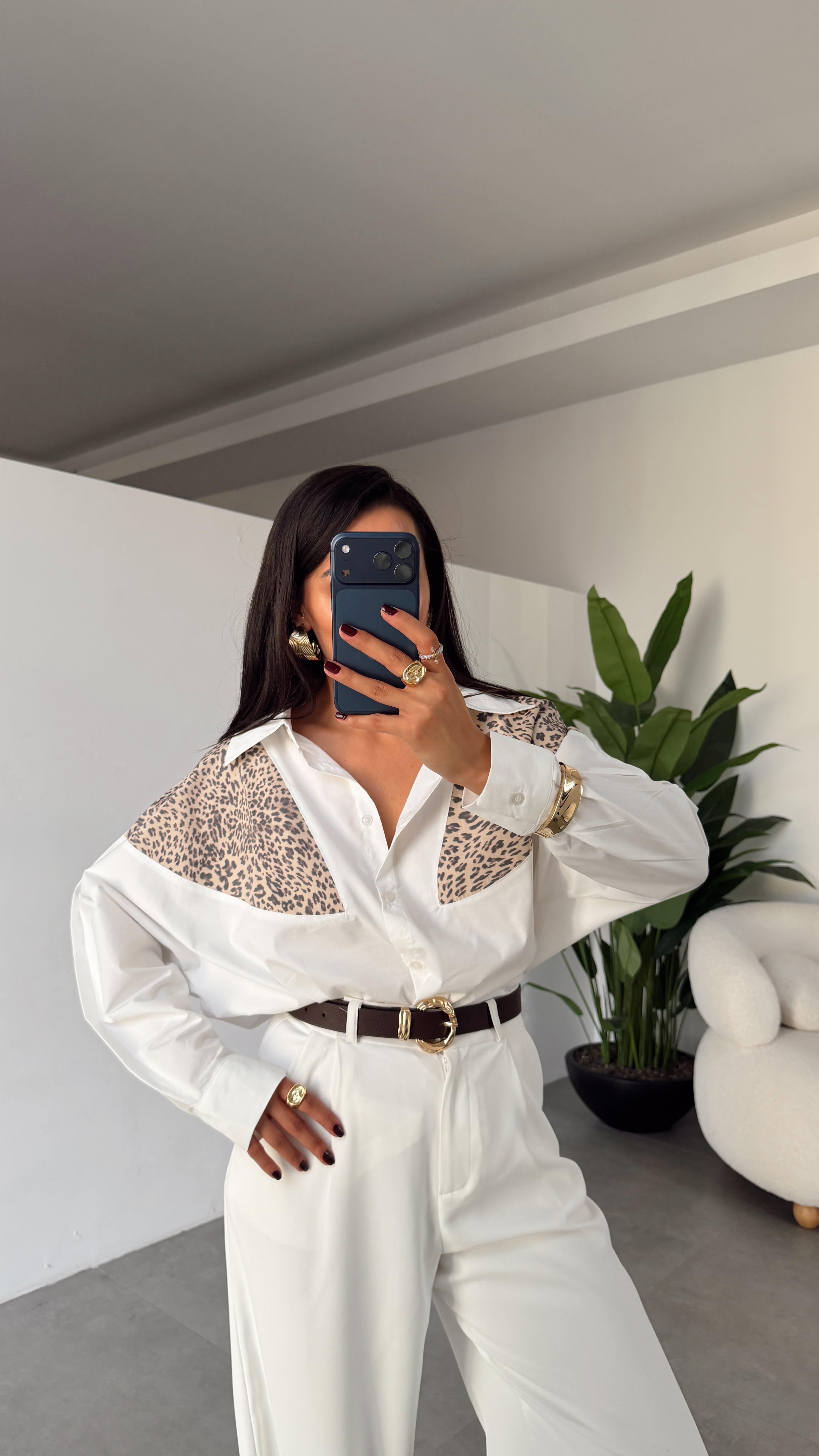 Beyaz Leopar Detaylı Gömlek