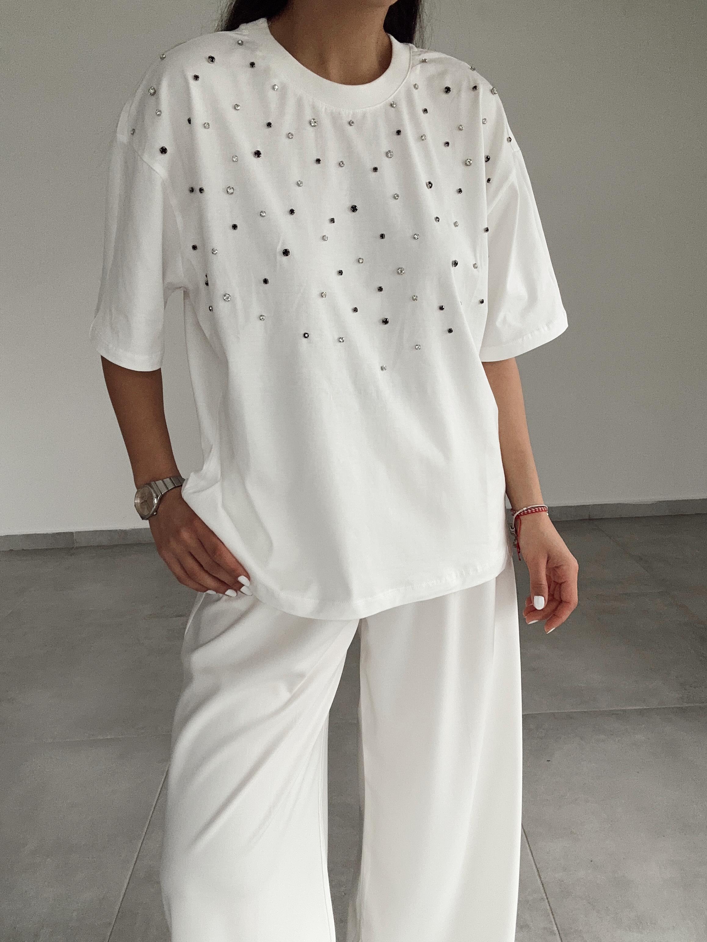 Beyaz Önü Taşlı Tshirt