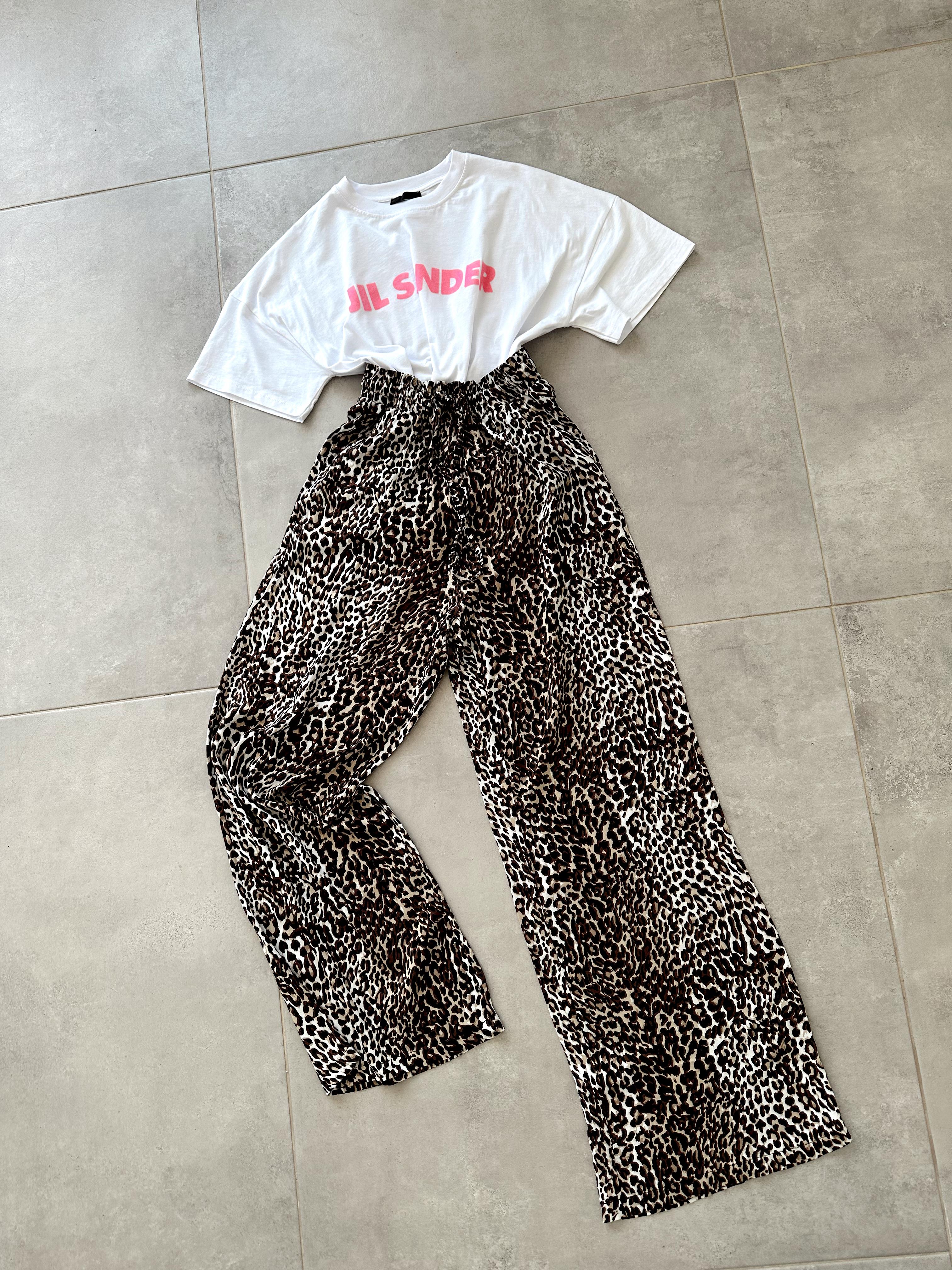 Beyaz-Pembe Yazılı Tişört