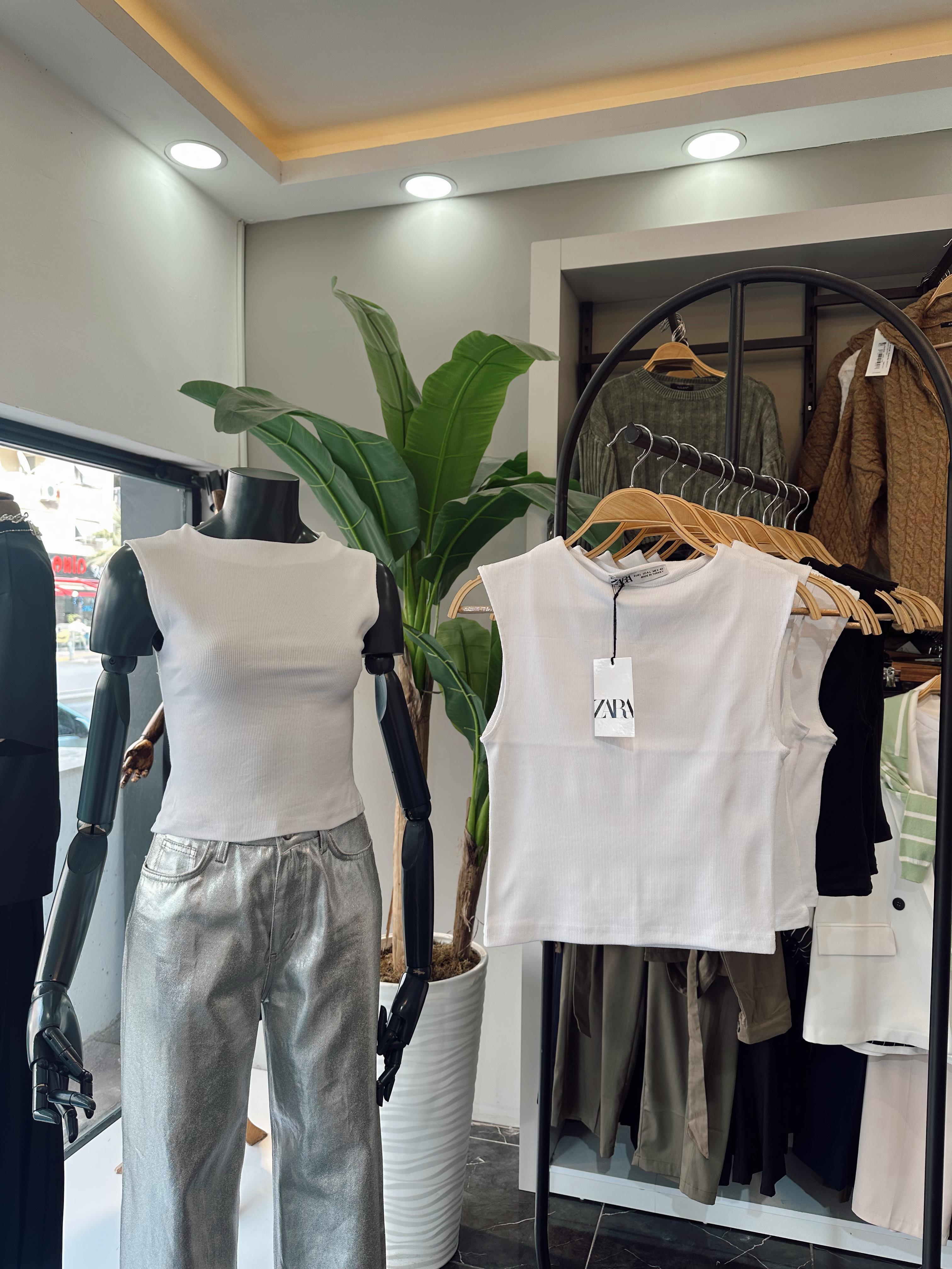 Beyaz Sıfır Kol Fitilli Bluz