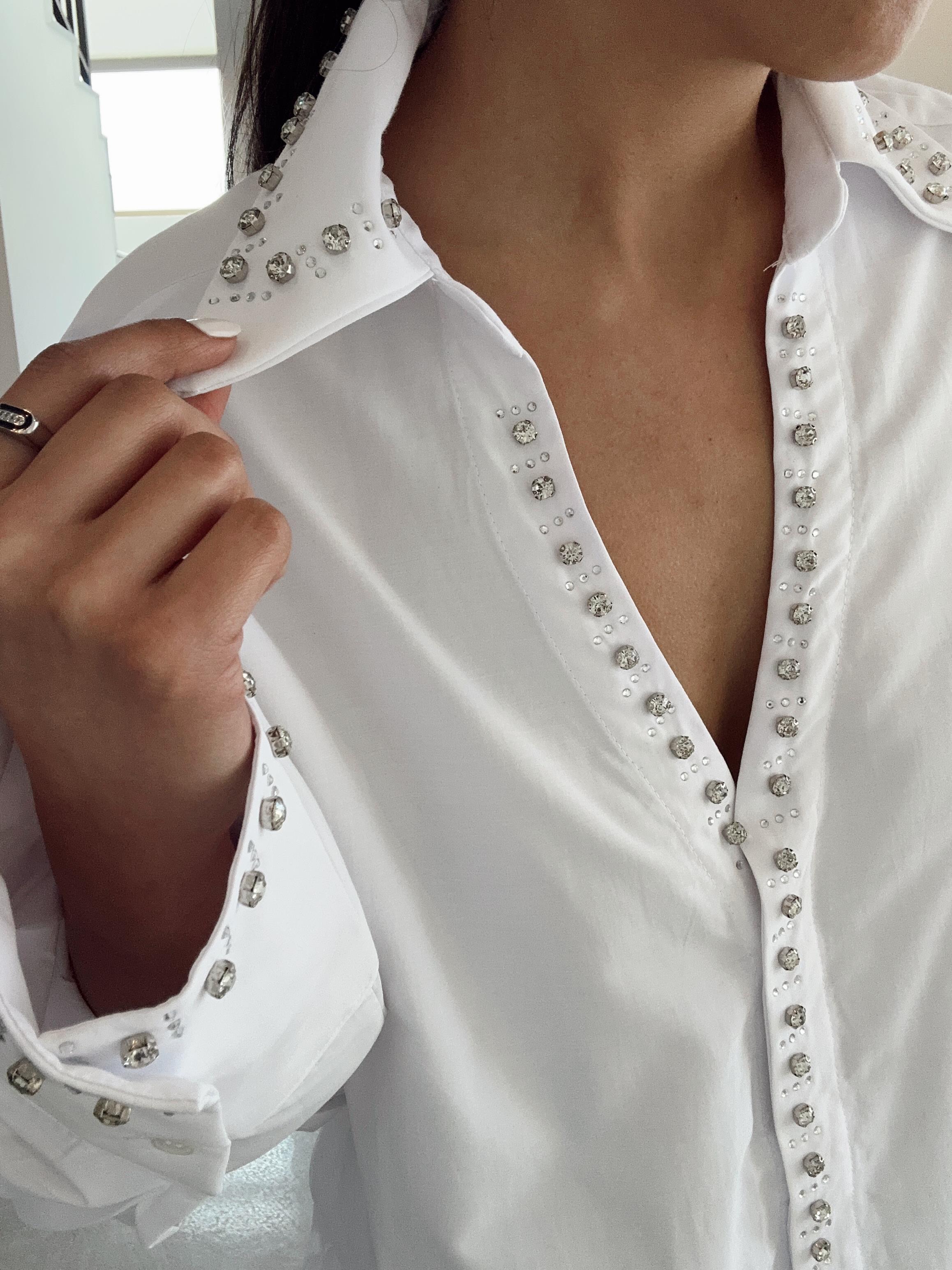 Beyaz Taş Detaylı Poplin Gömlek