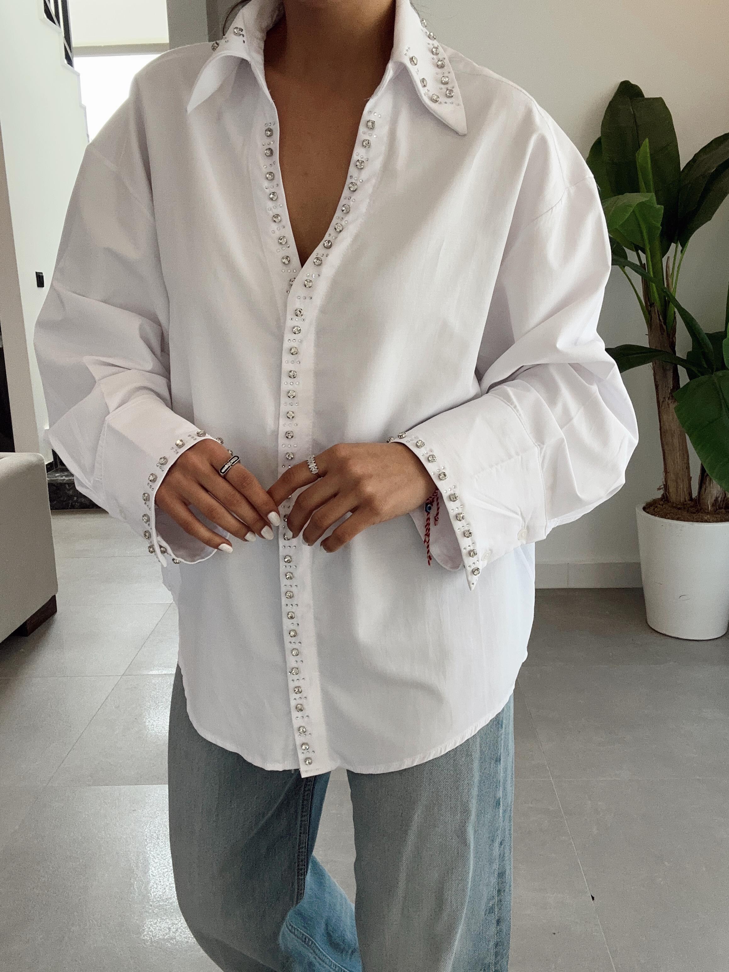 Beyaz Taş Detaylı Poplin Gömlek