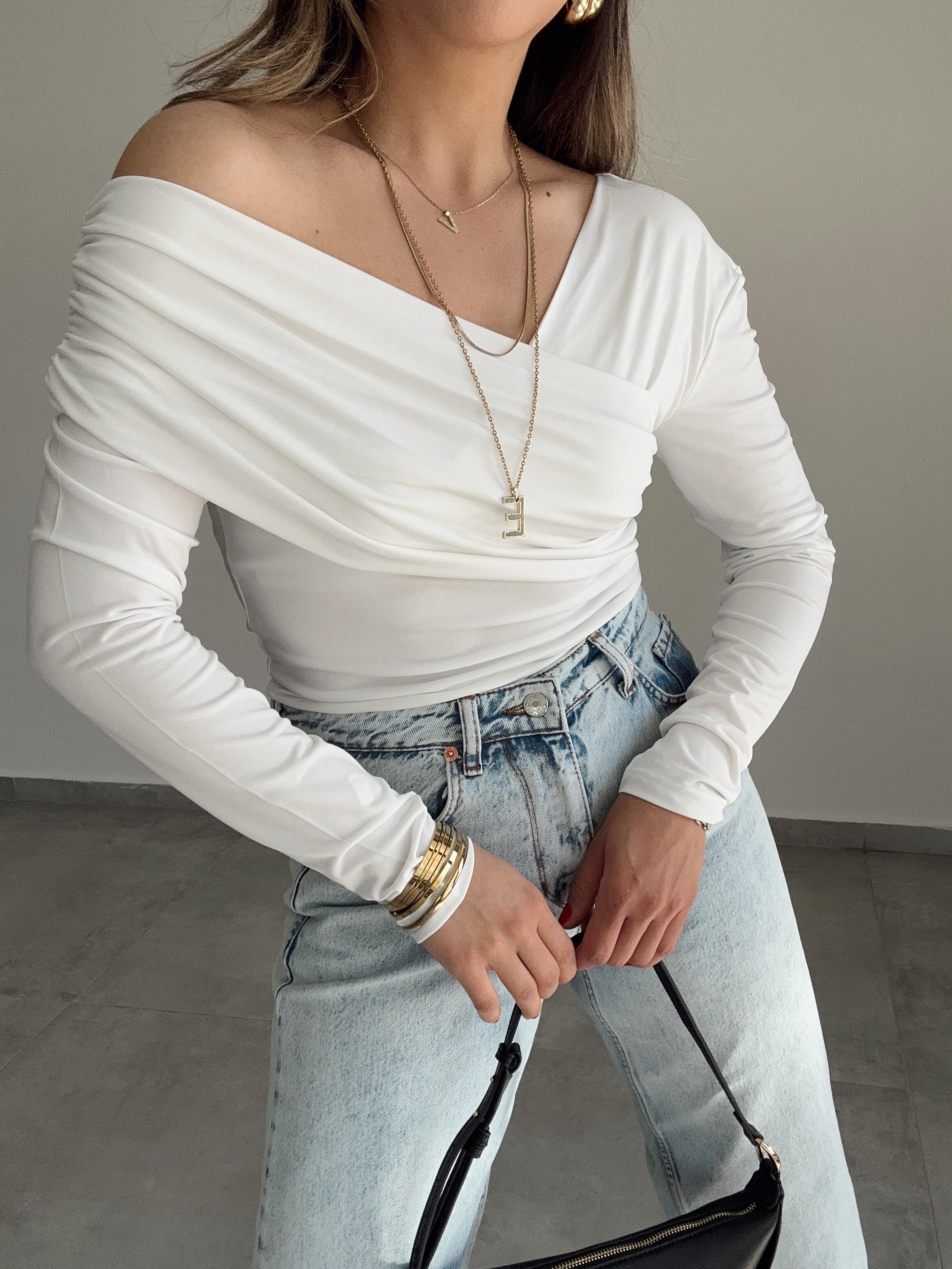 Beyaz V Yaka Drapeli Bluz