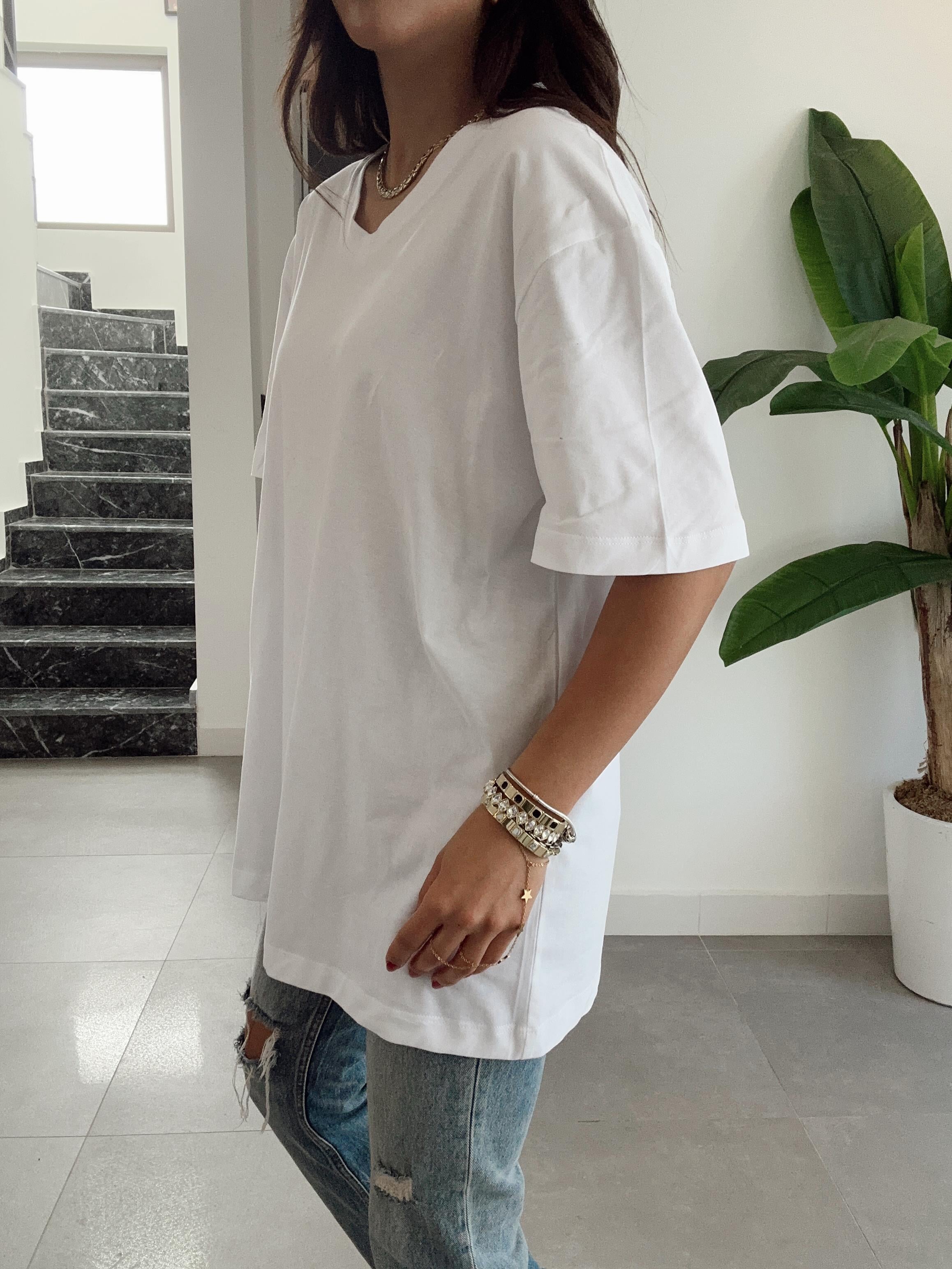 Beyaz V Yaka Oversize Tshirt