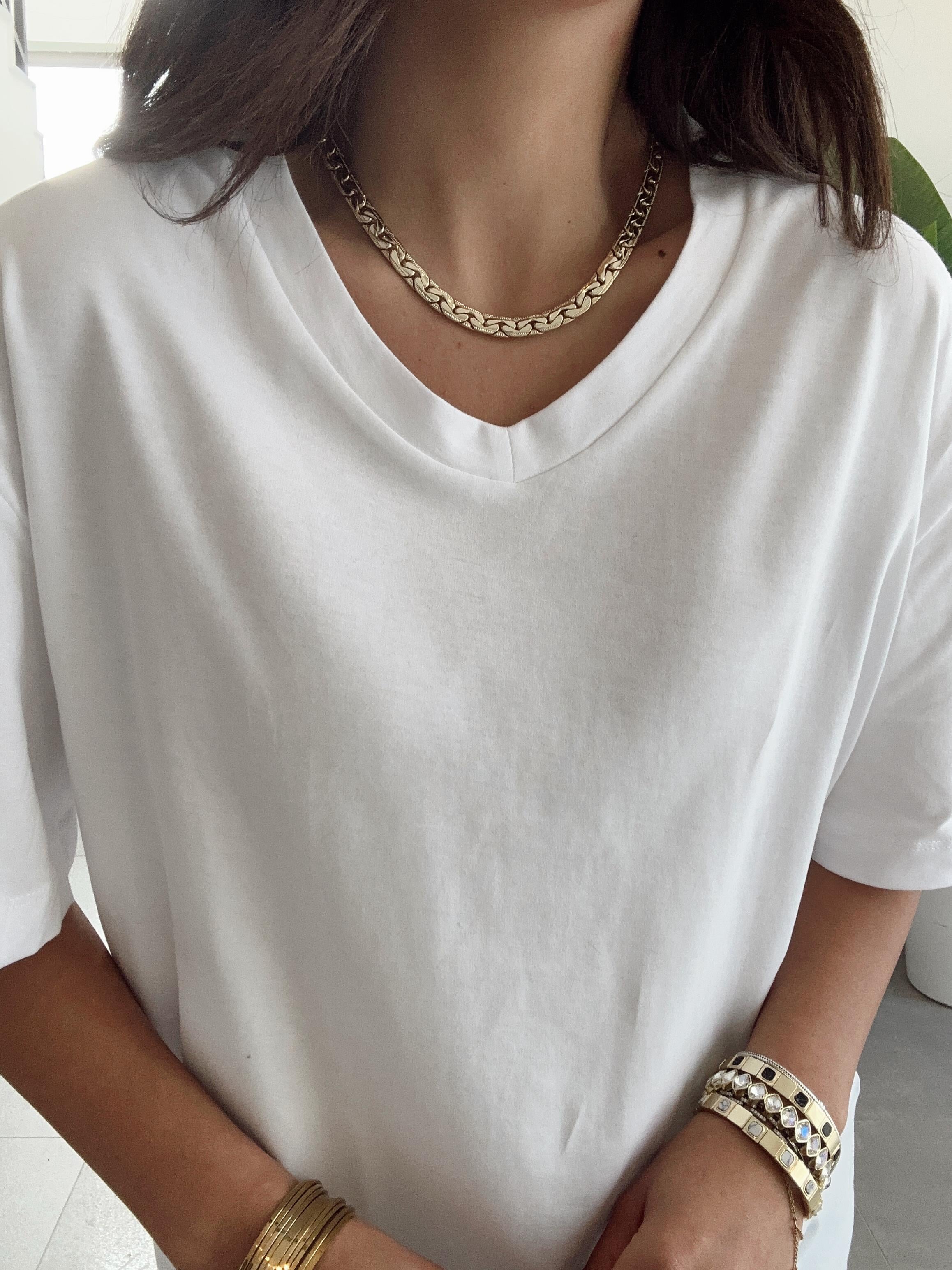 Beyaz V Yaka Oversize Tshirt