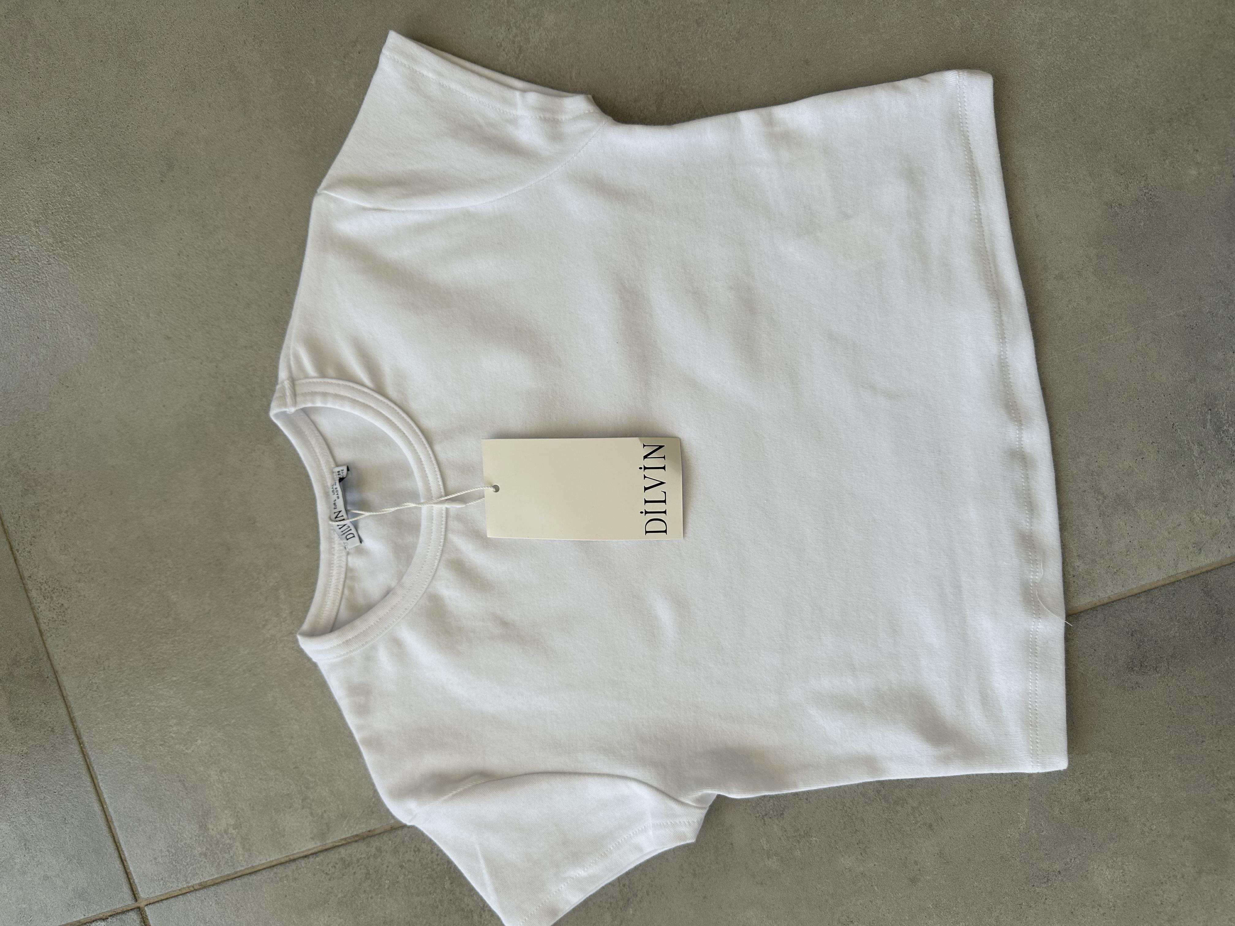 Beyaz Vücuda Oturan Crop Top