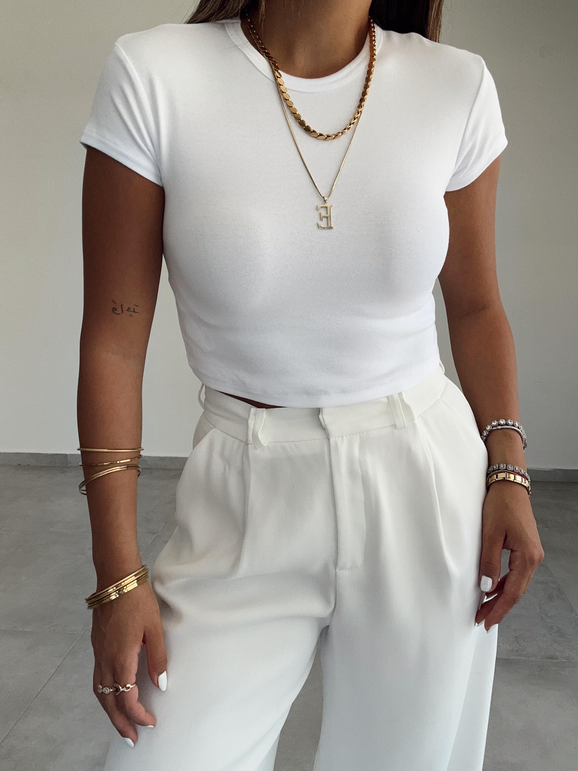 Beyaz Vücuda Oturan Crop Top