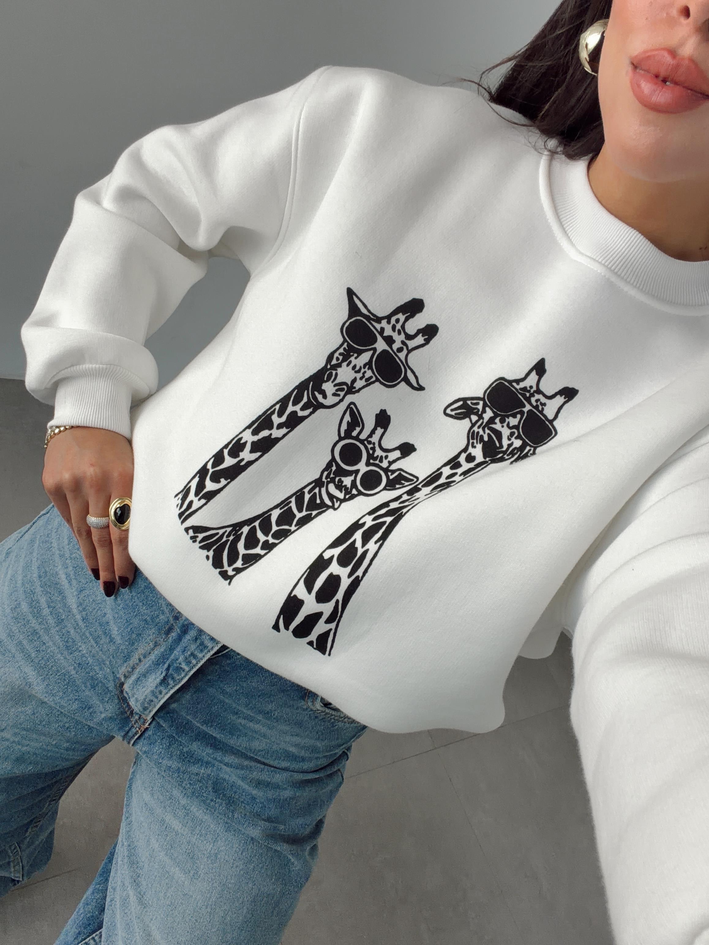 Beyaz Zürafa Baskılı Sweat