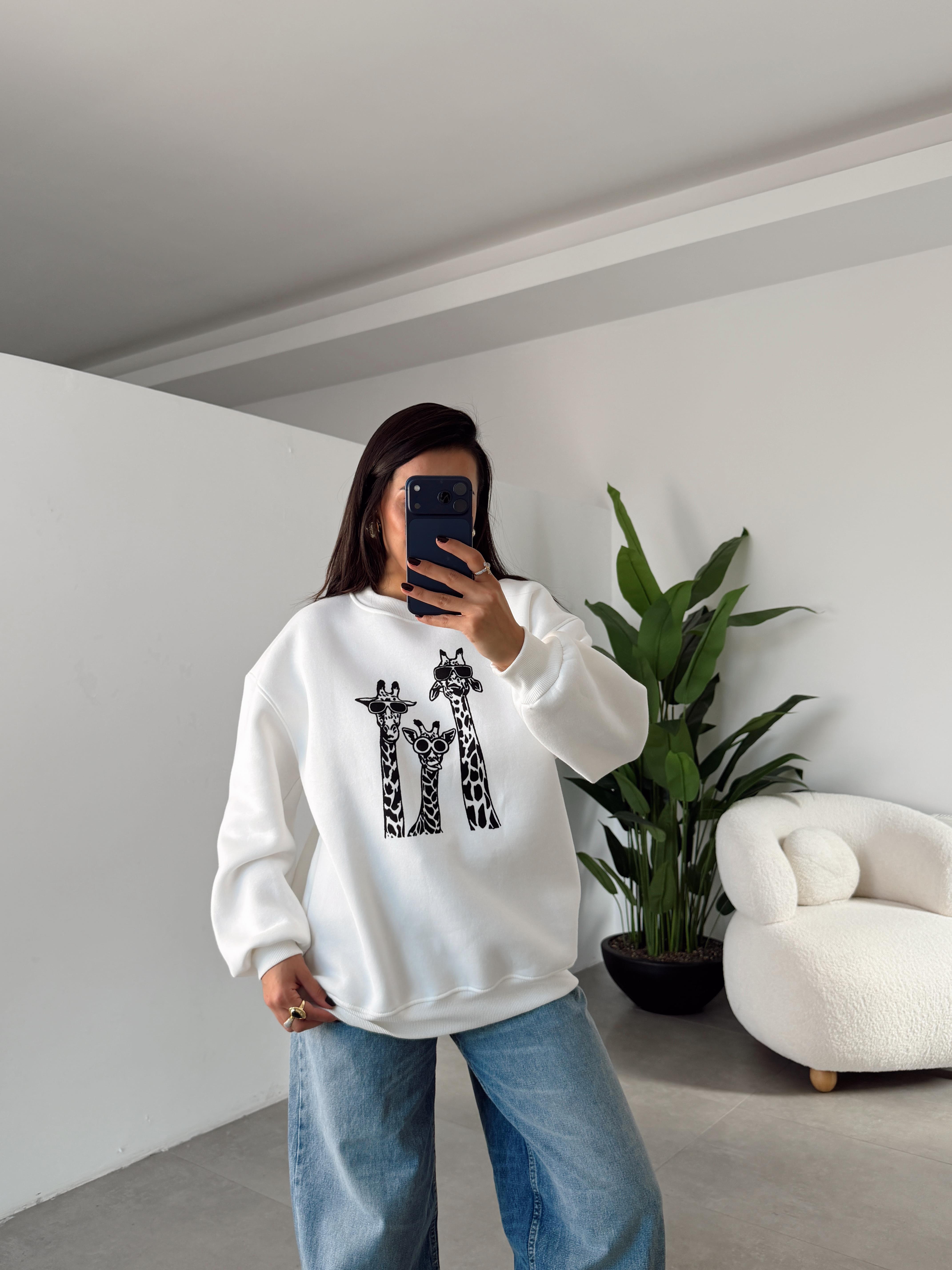Beyaz Zürafa Baskılı Sweat