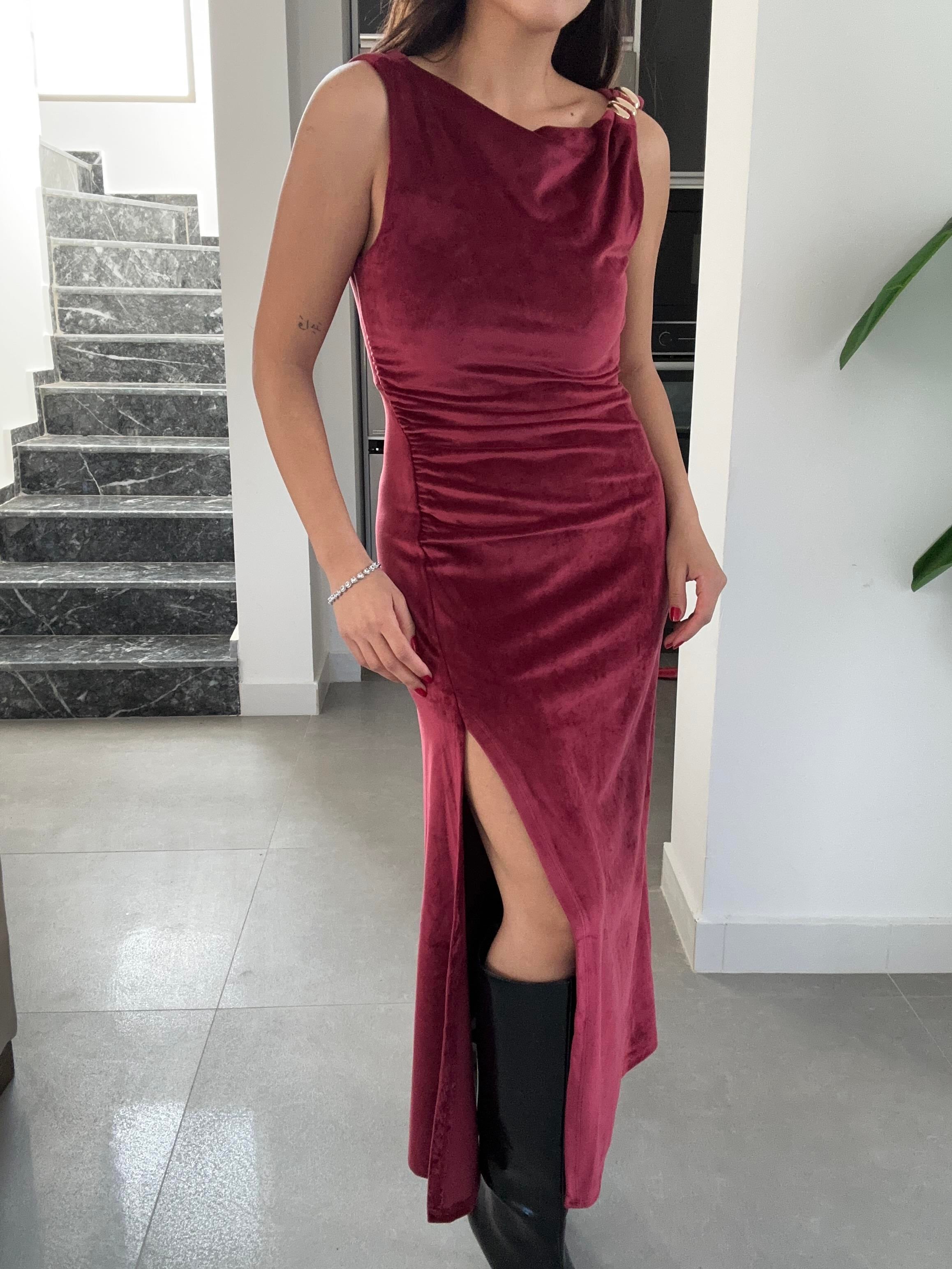 Bordo Toka Detaylı Yırtmaçlı Kadife Elbise