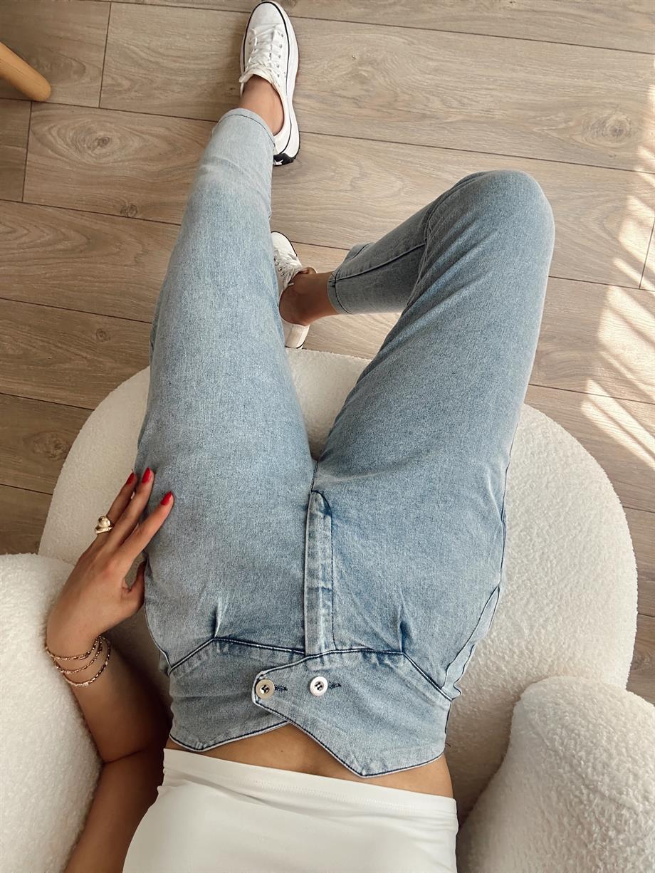 Düğme Detaylı Açık Mavi  Kot