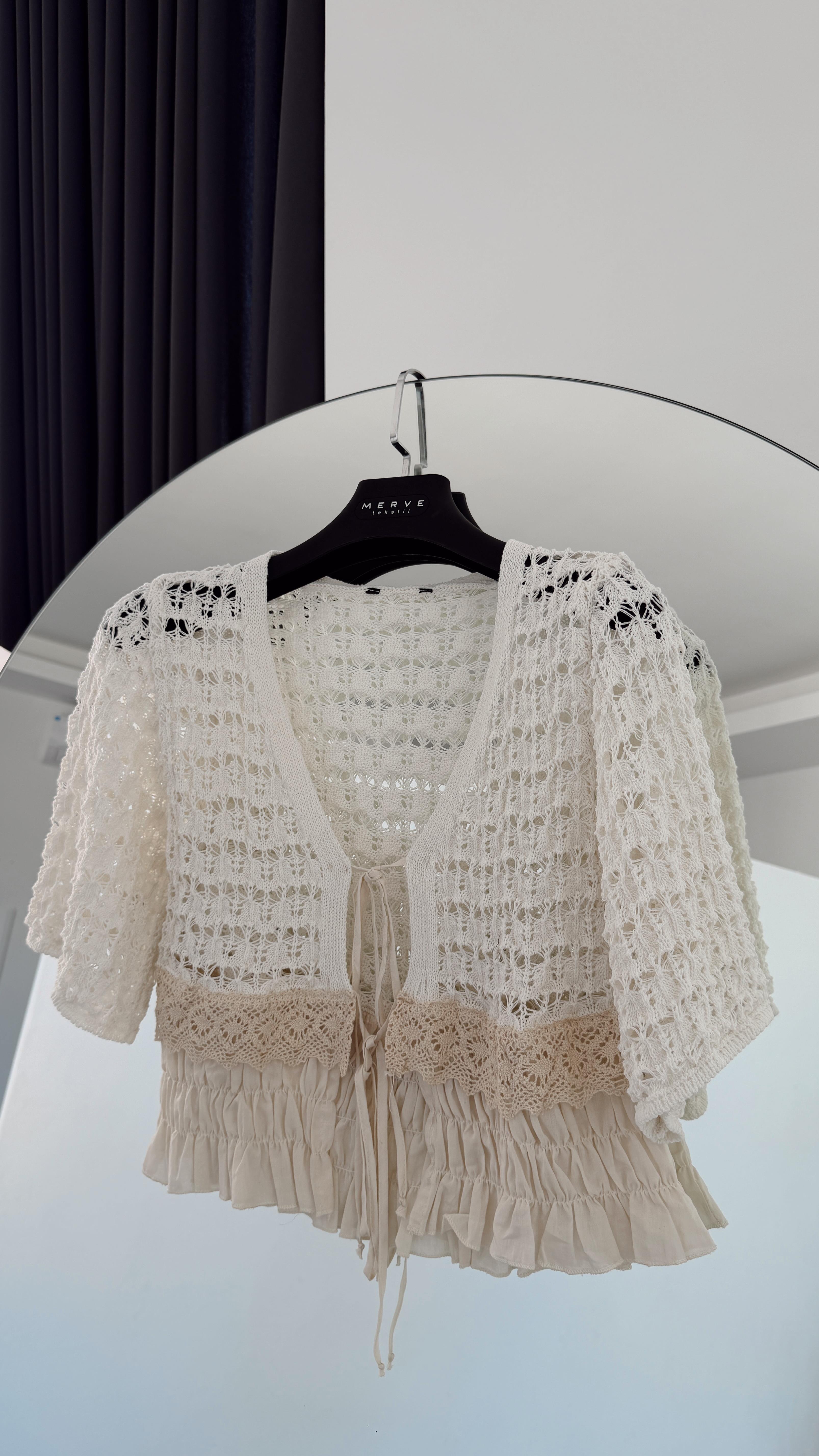 Ekru Ajurlu Dantel Detaylı Triko Bluz