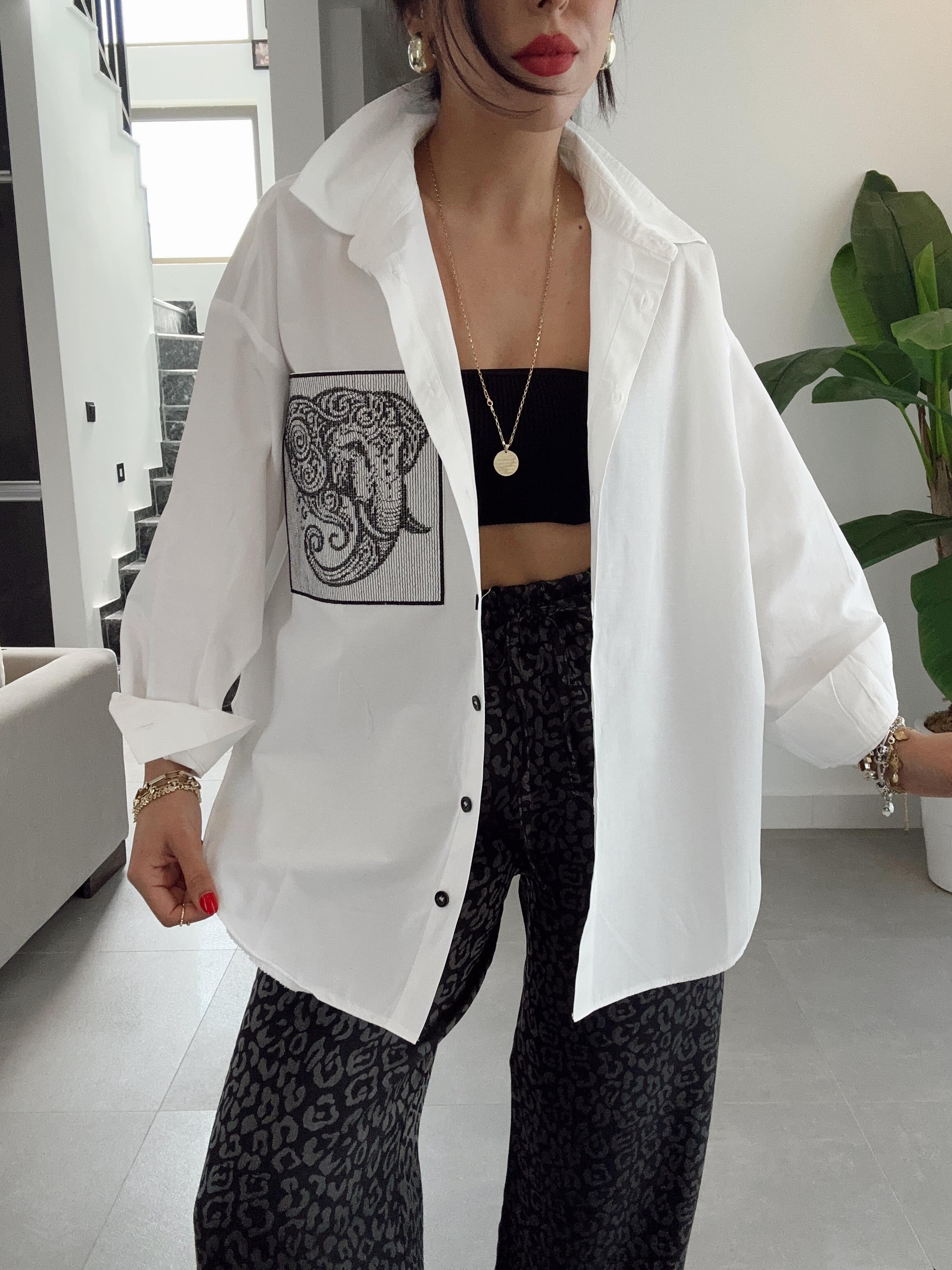 Ekru Cep Fil Nakış Detaylı Gömlek