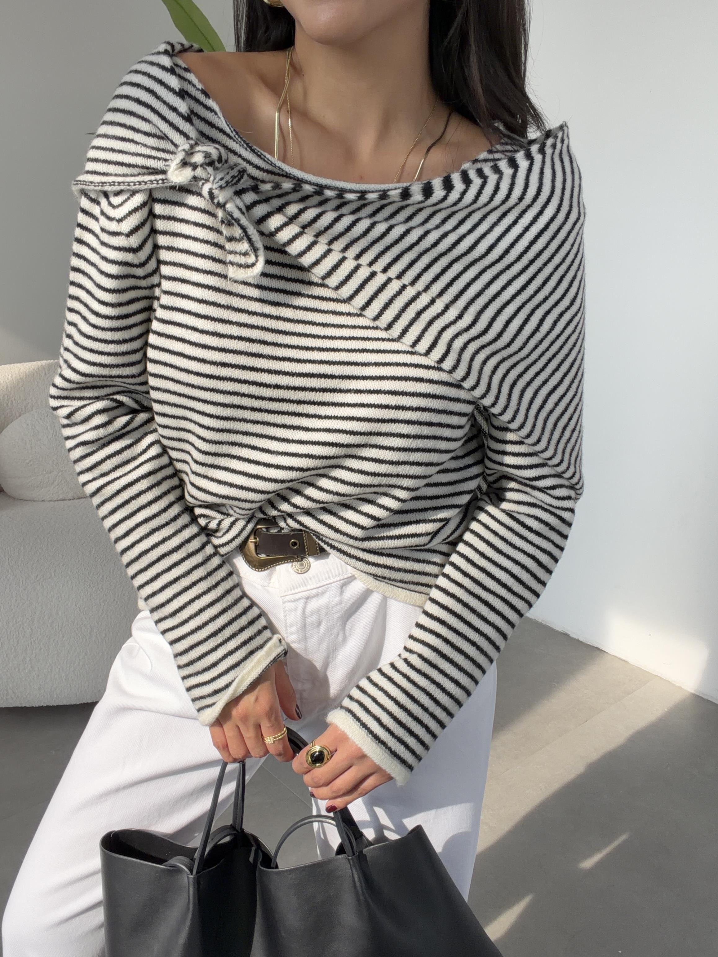 Ekru Çizgili Fular Detaylı Triko Kazak