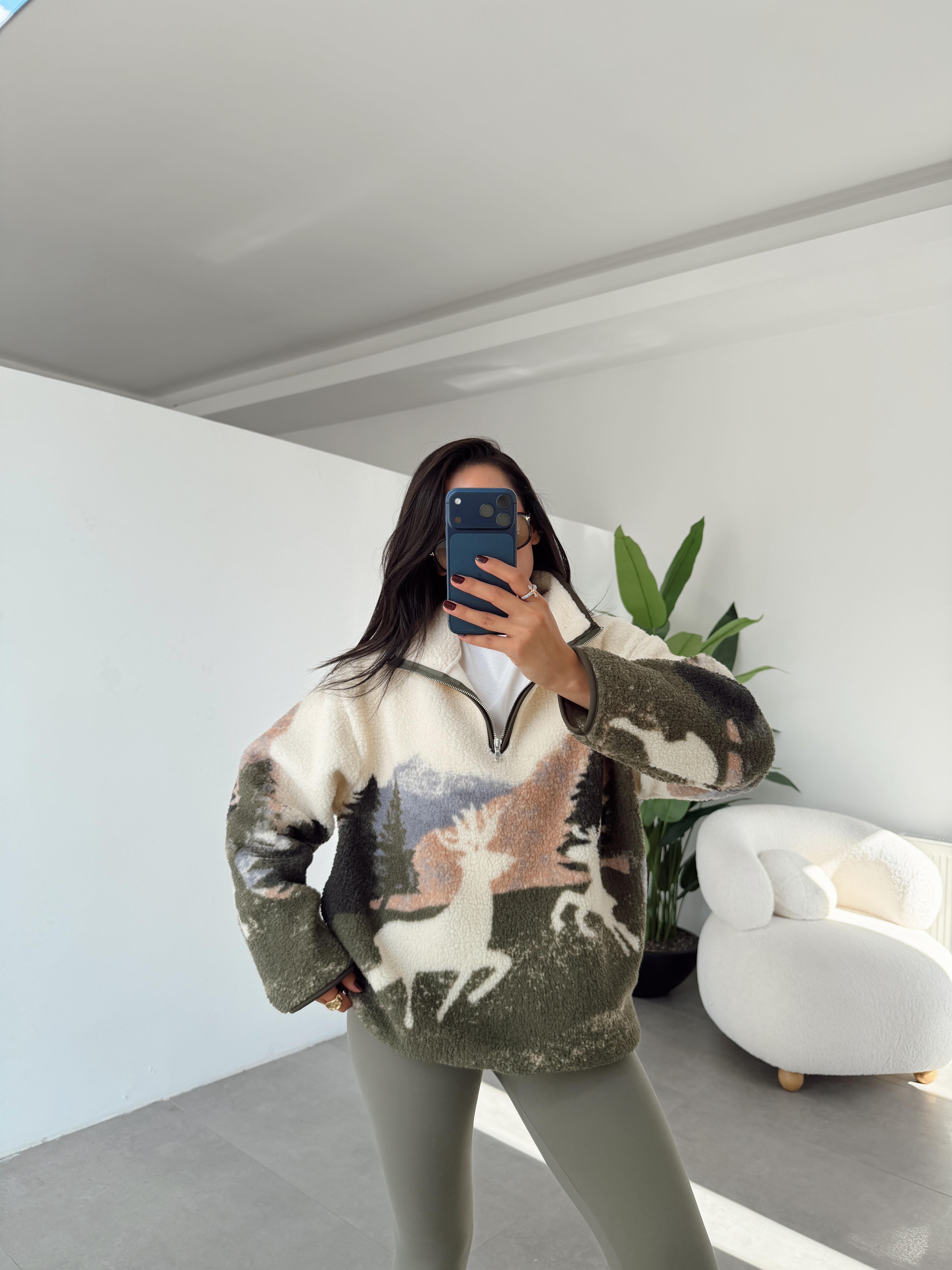 Ekru Geyik Desenli Polar Sweatshirt