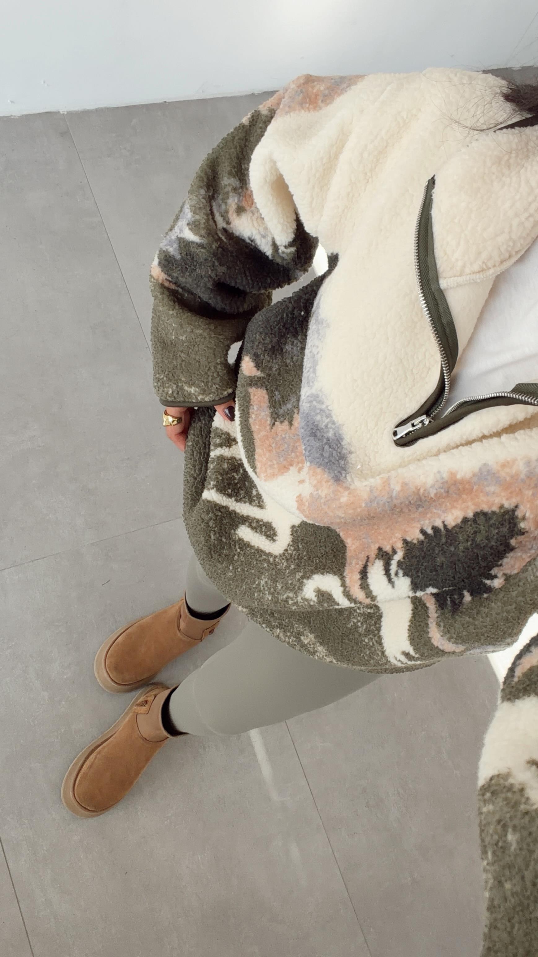 Ekru Geyik Desenli Polar Sweatshirt