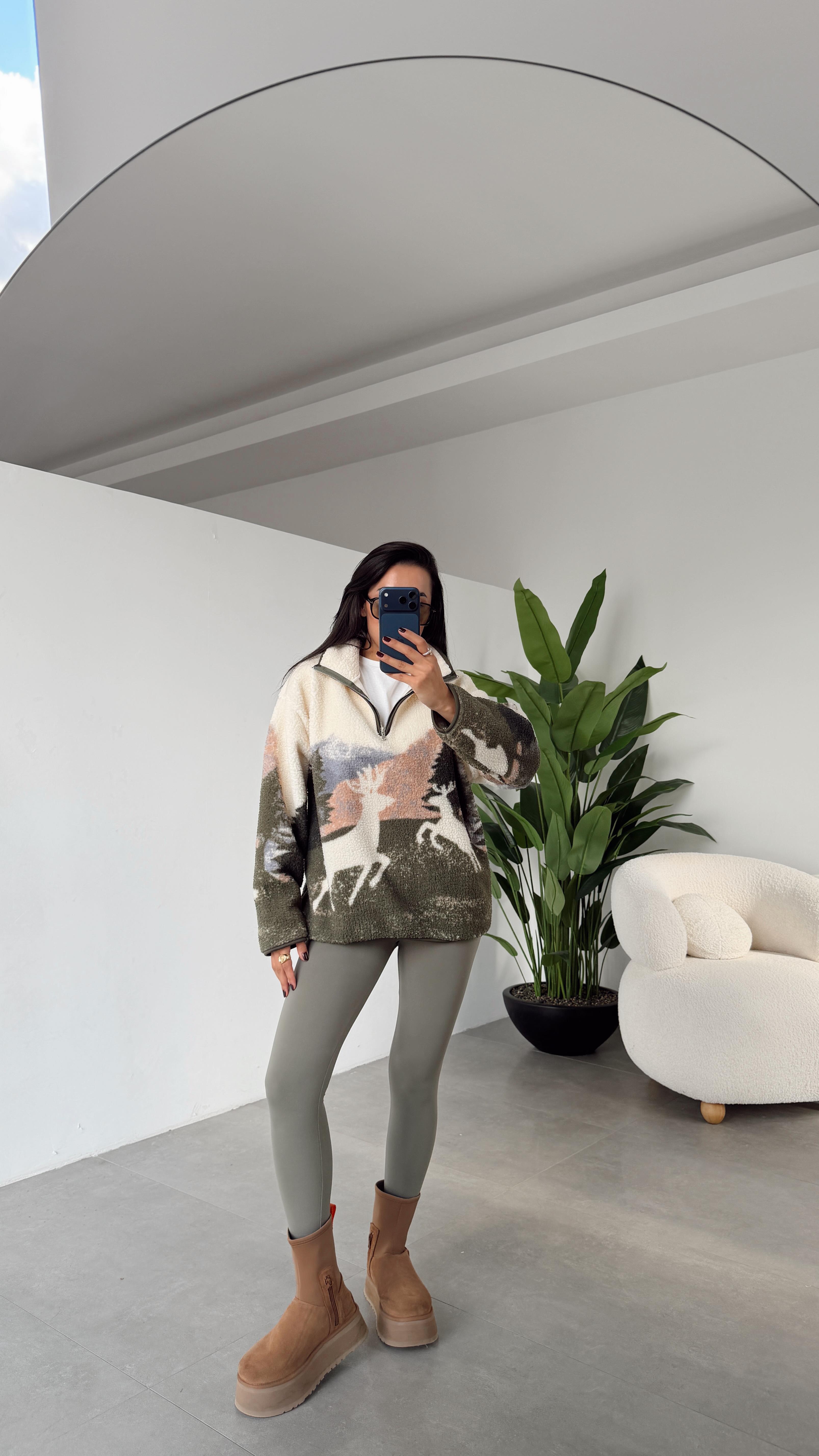 Ekru Geyik Desenli Polar Sweatshirt