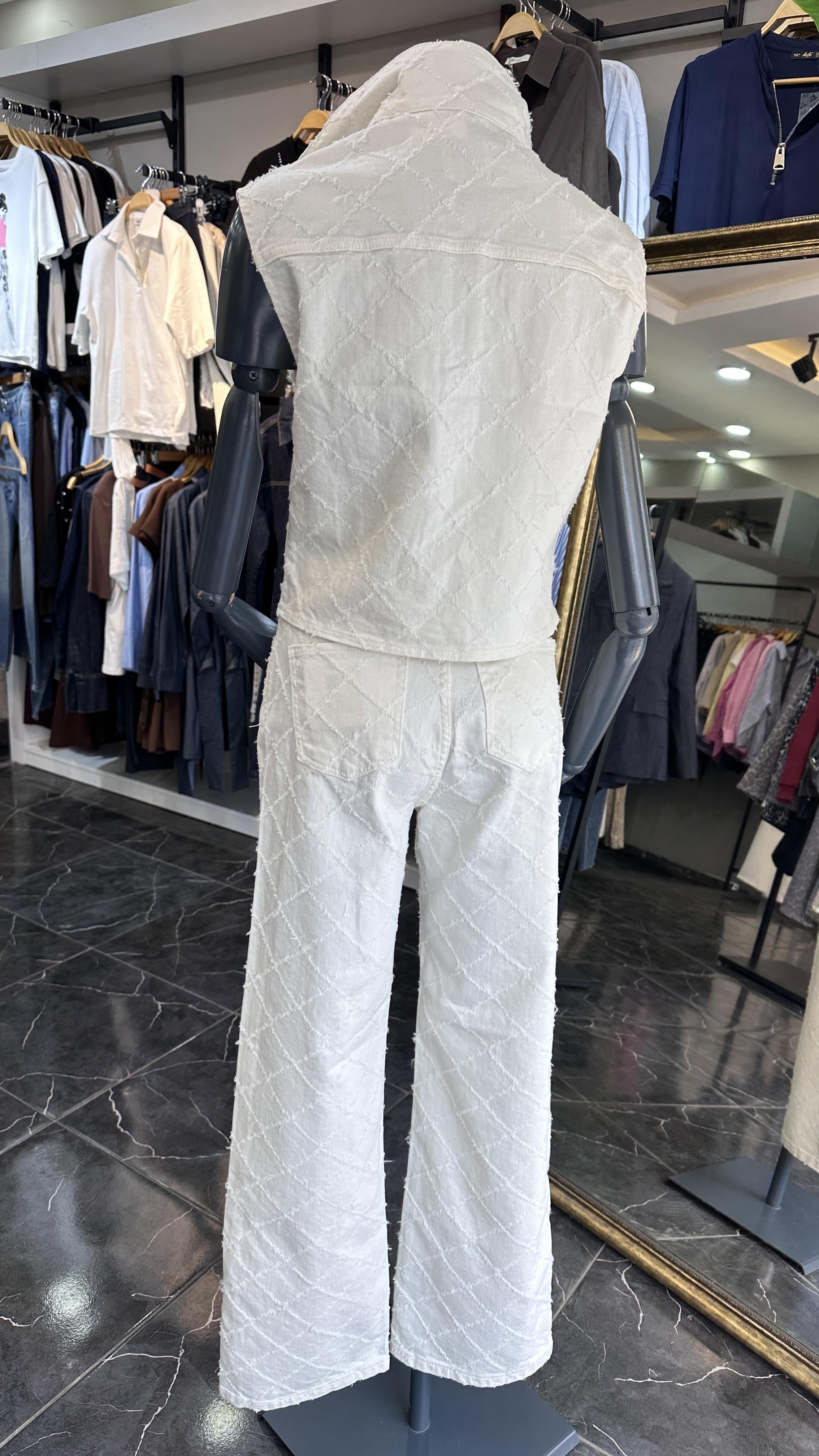 Ekru Kendinden Desenli Yelek Pantolon Takım