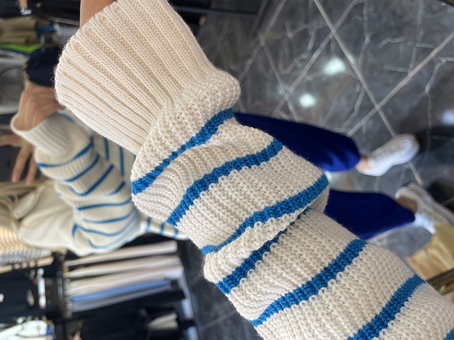 Ekru-Mavi Çizgili Fermuarlı Triko Kazak