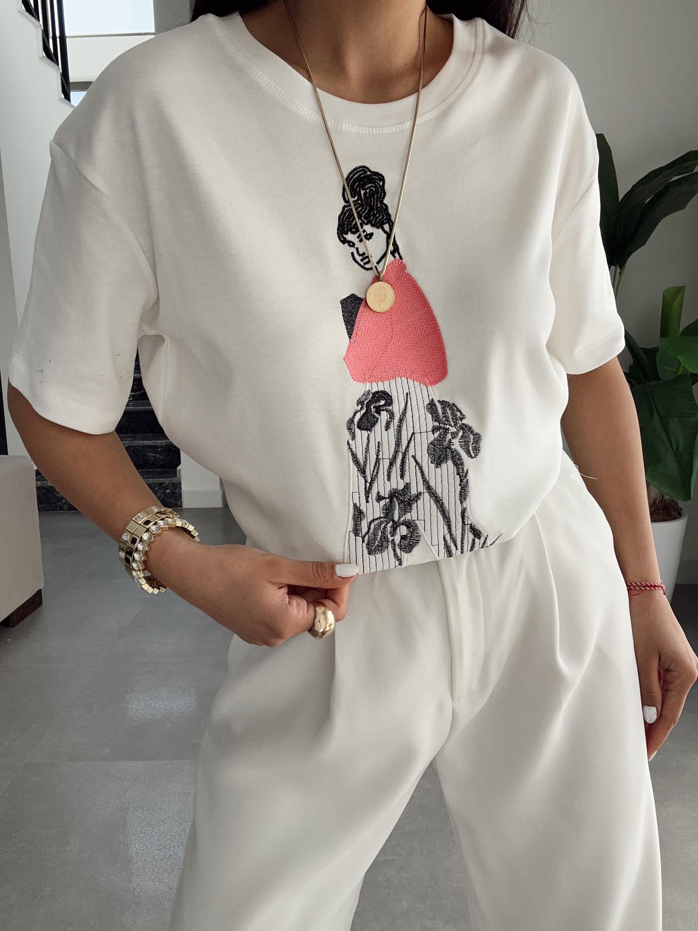 Ekru Pembe Kadın Nakış Detaylı Tshirt