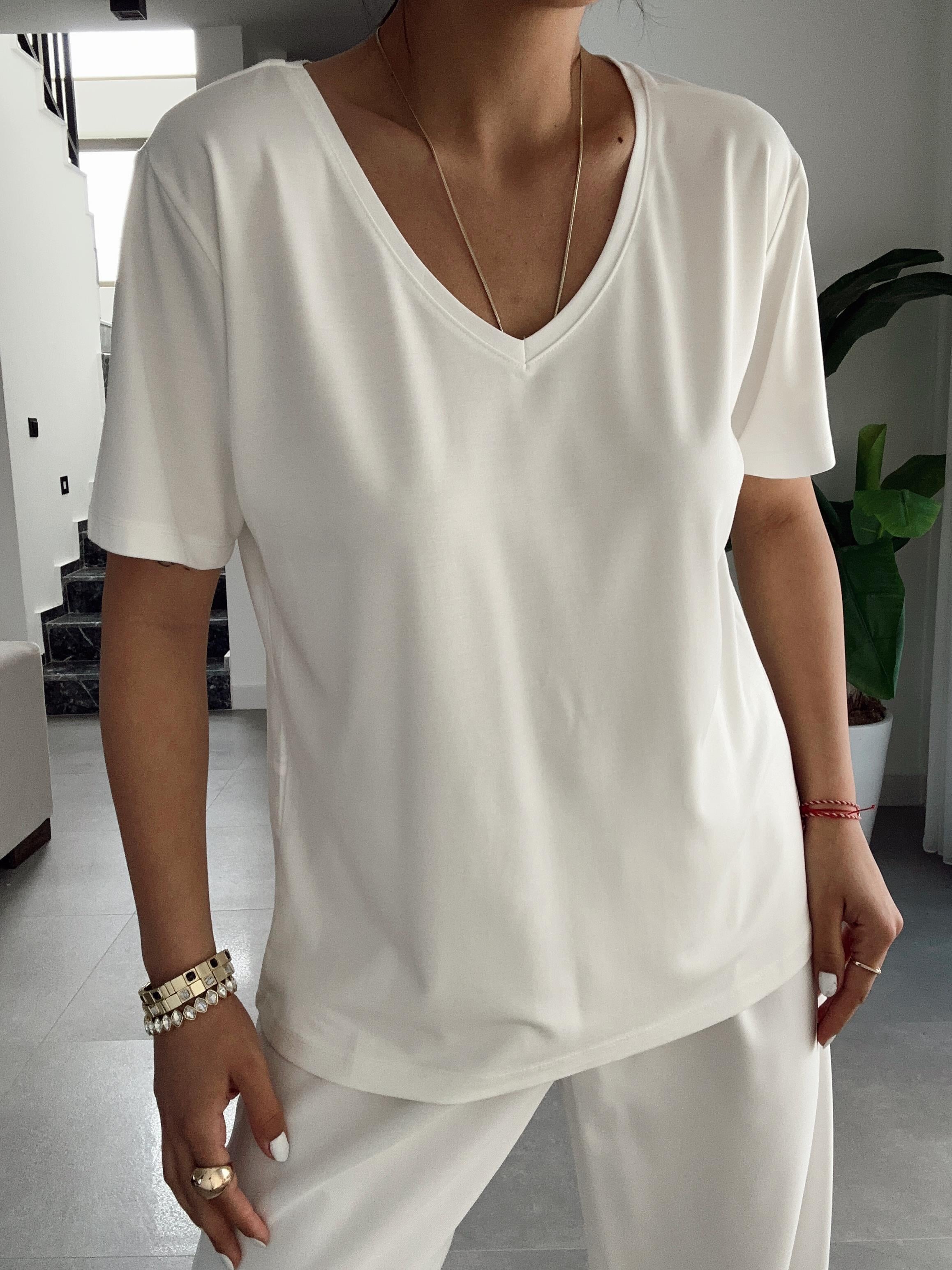 Ekru V Yaka Modal Tişört