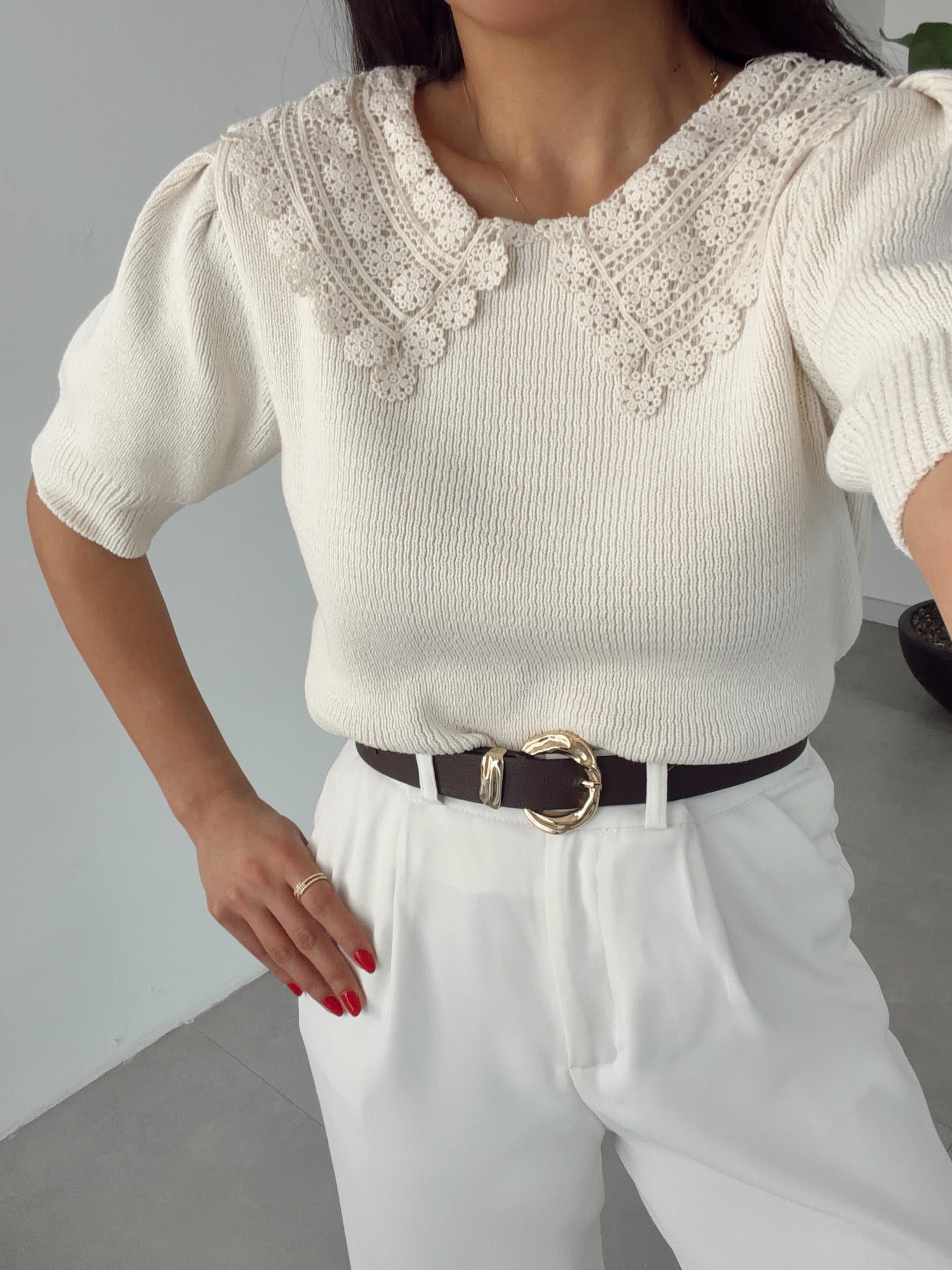 Ekru Yaka Detaylı Triko Bluz