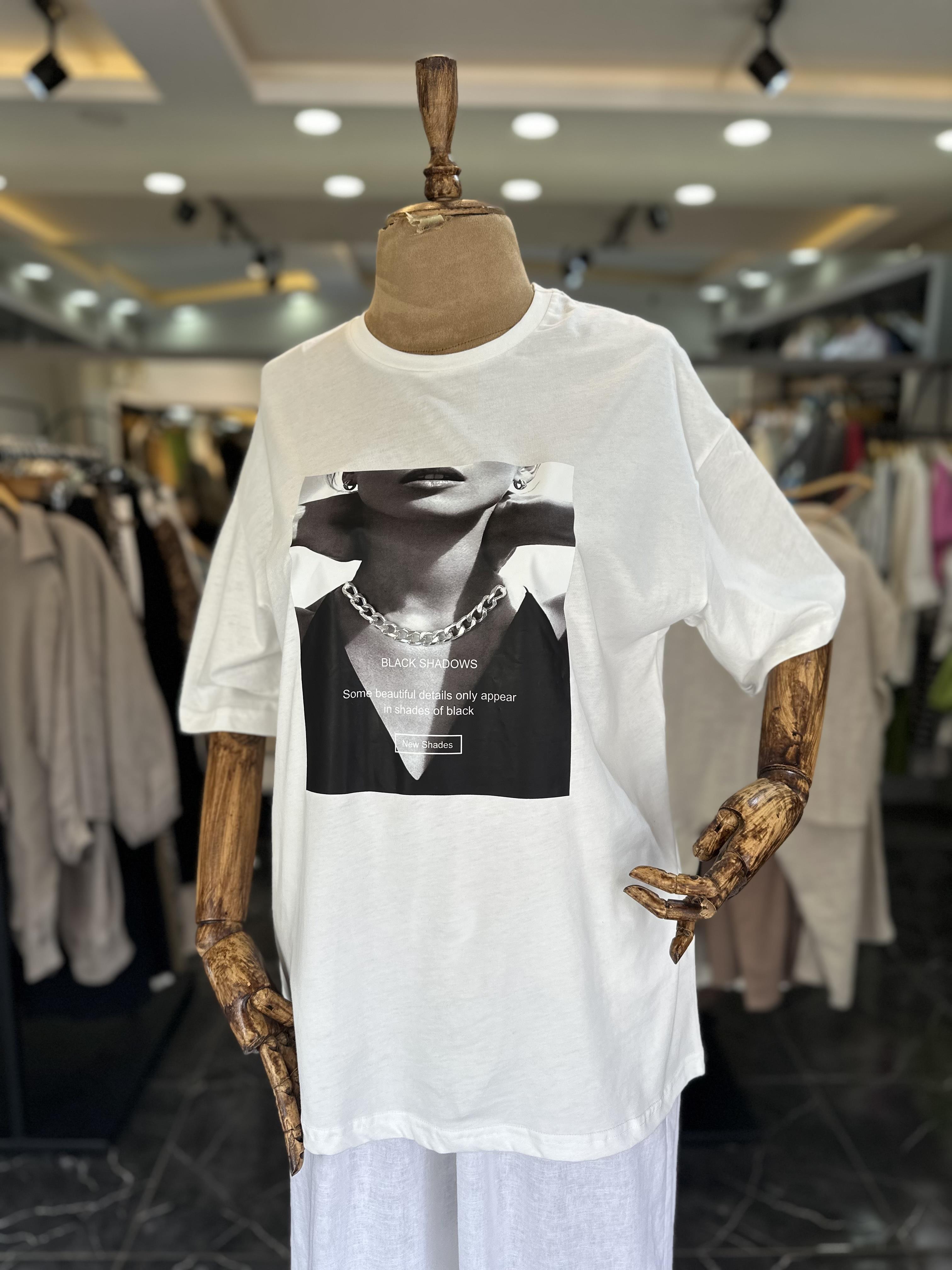 Ekru Zincir Detaylı Tişört