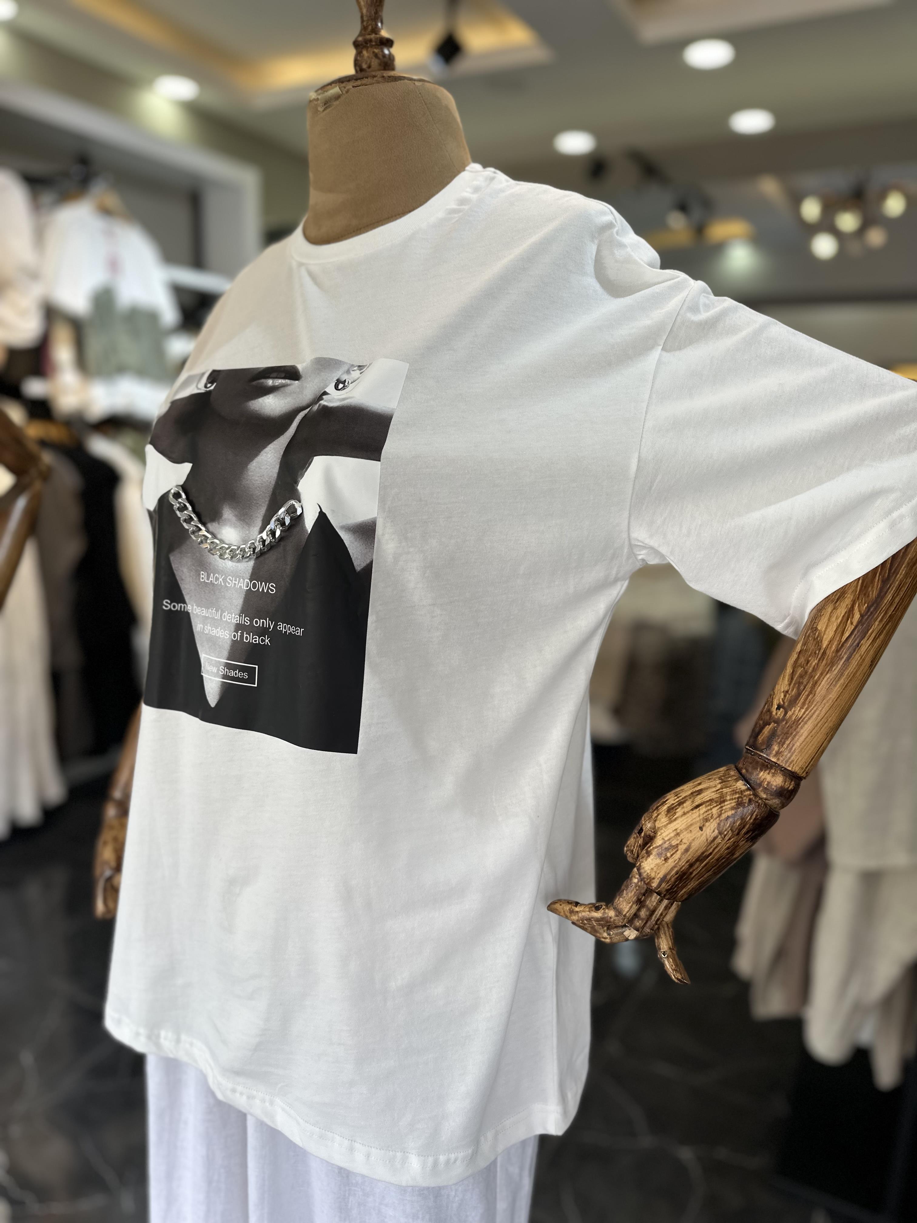 Ekru Zincir Detaylı Tişört