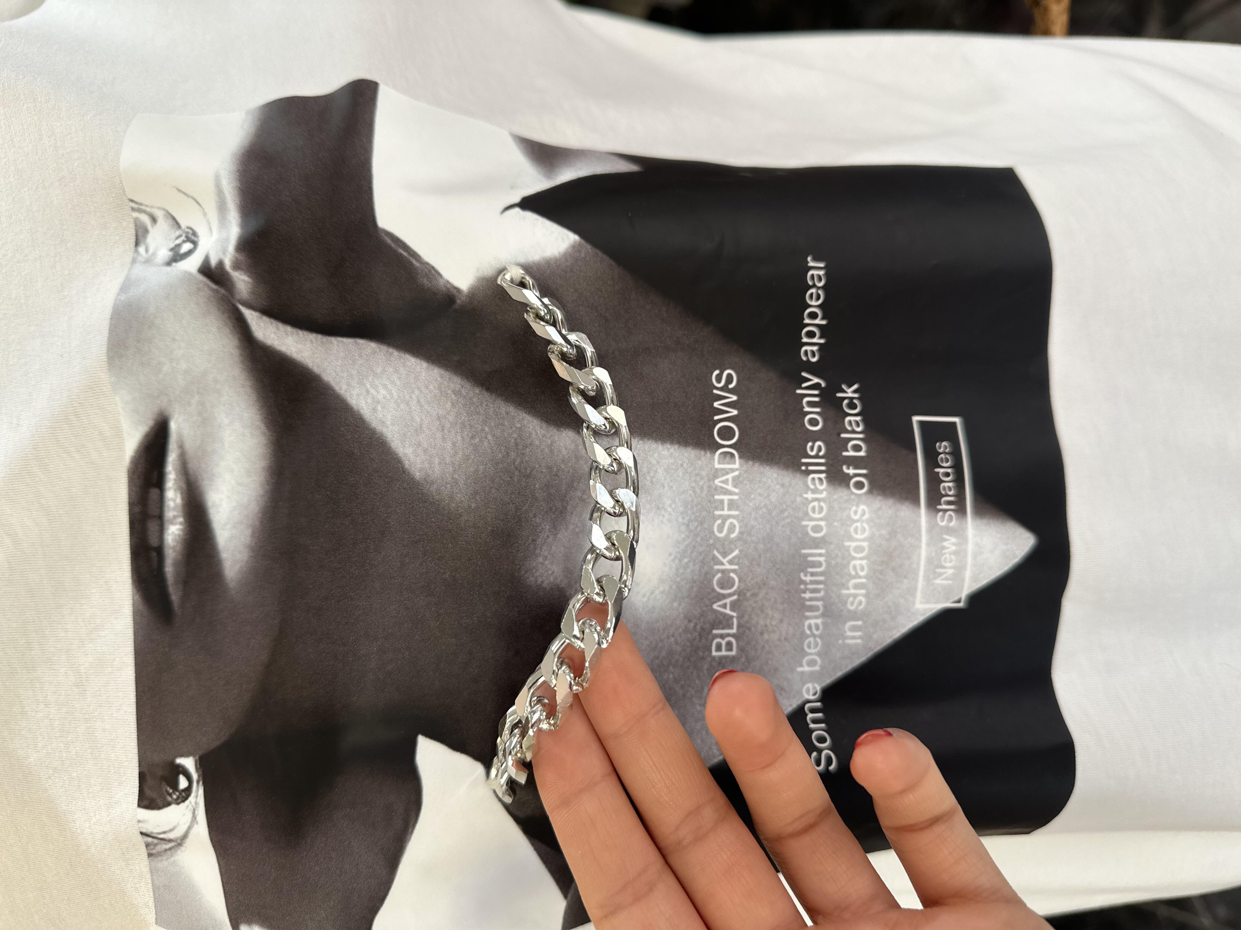 Ekru Zincir Detaylı Tişört