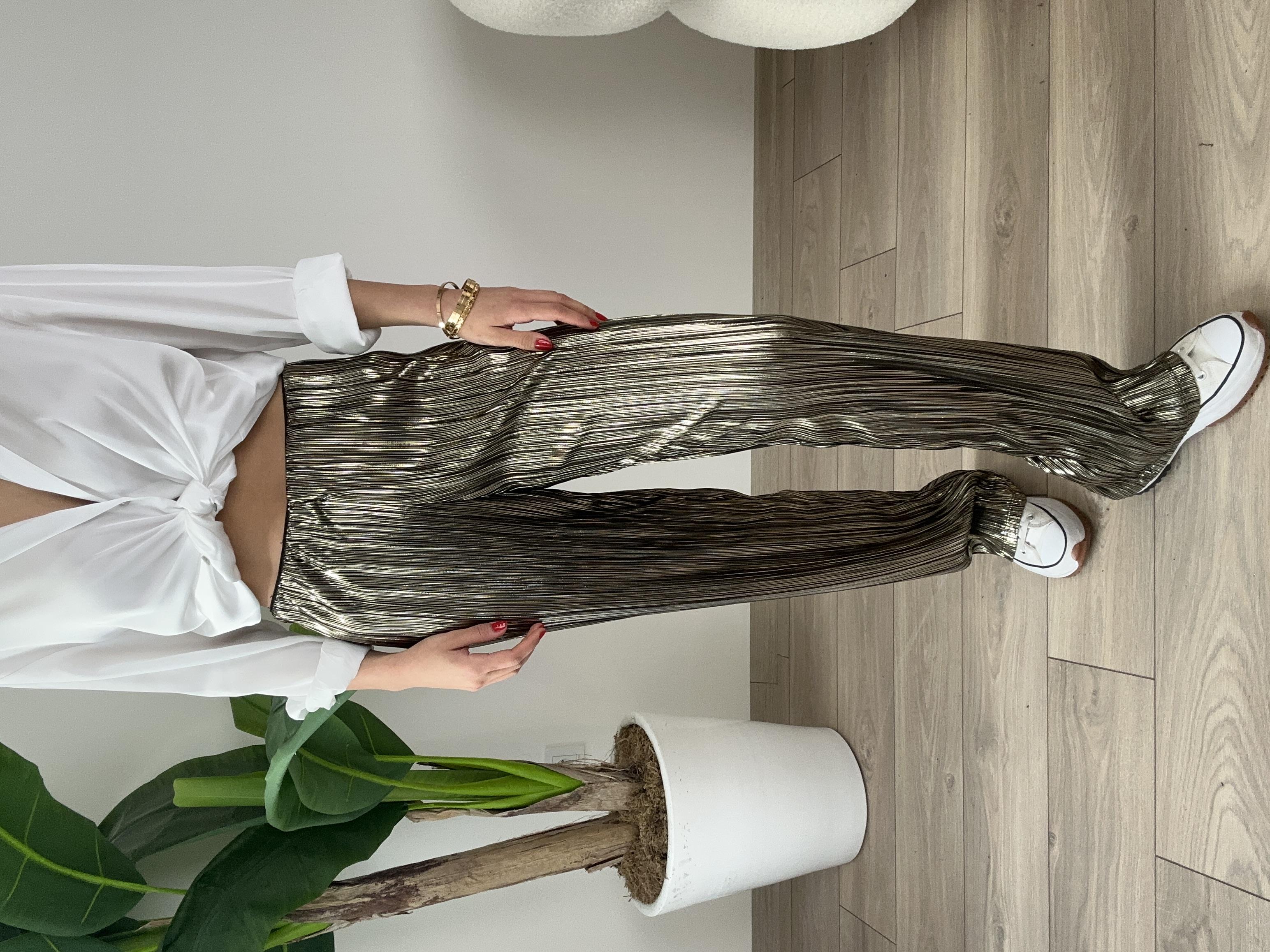 Gold Detaylı Parlak Pantolon