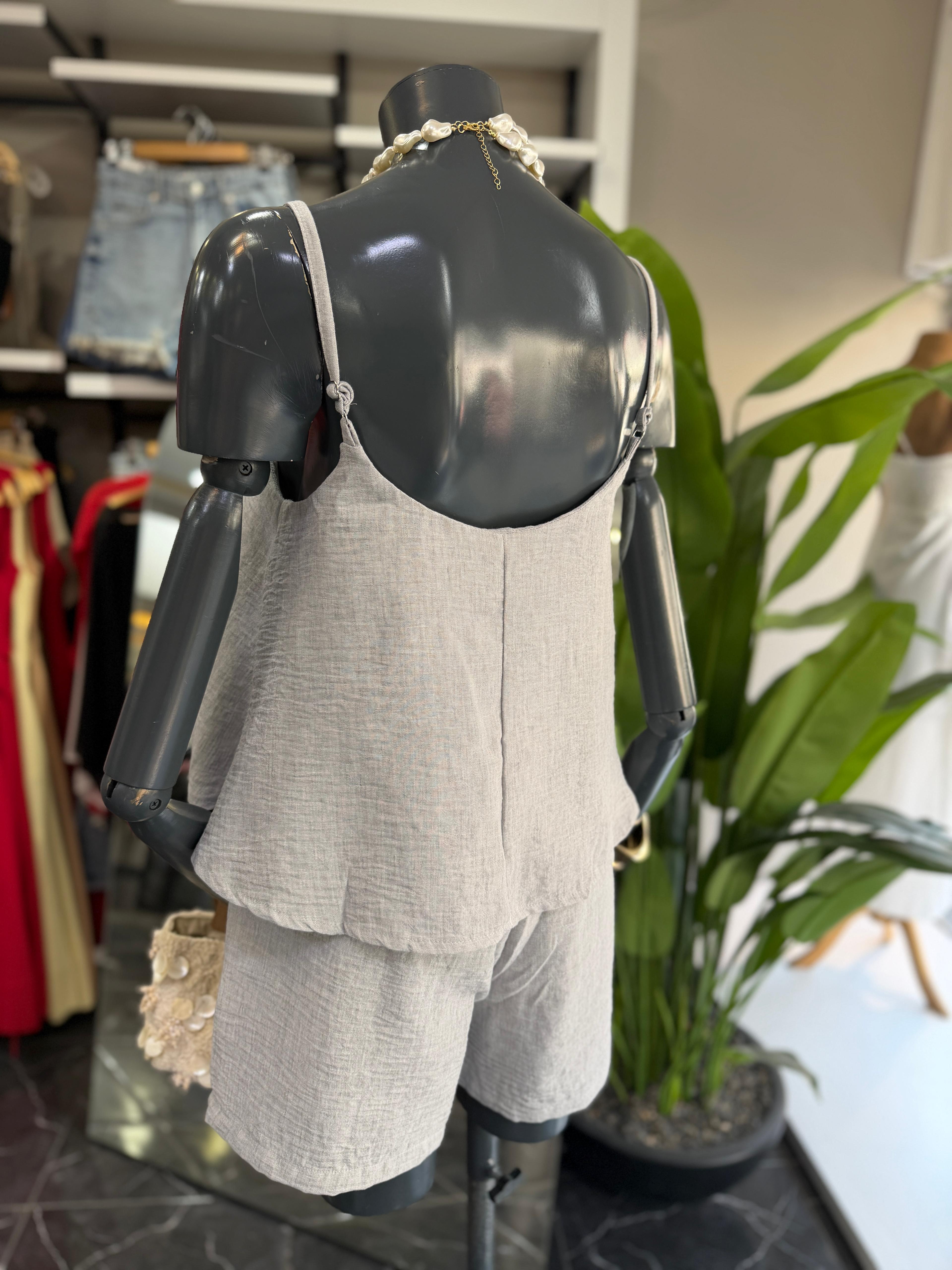 Levure Gri Askılı Crop Bluz