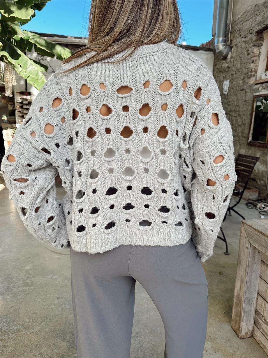 Gri Delikli Bisiklet Yaka Triko Kazak