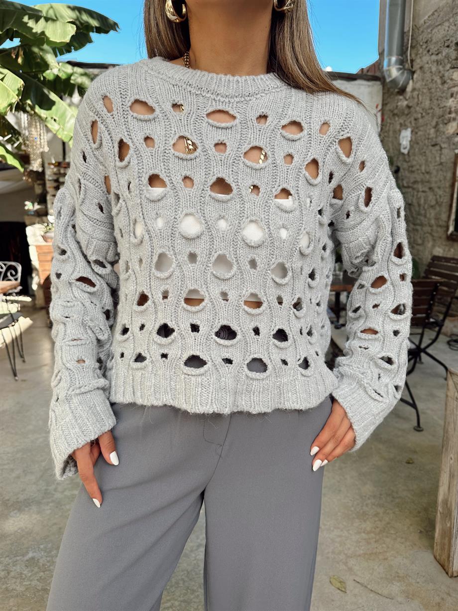 Gri Delikli Bisiklet Yaka Triko Kazak