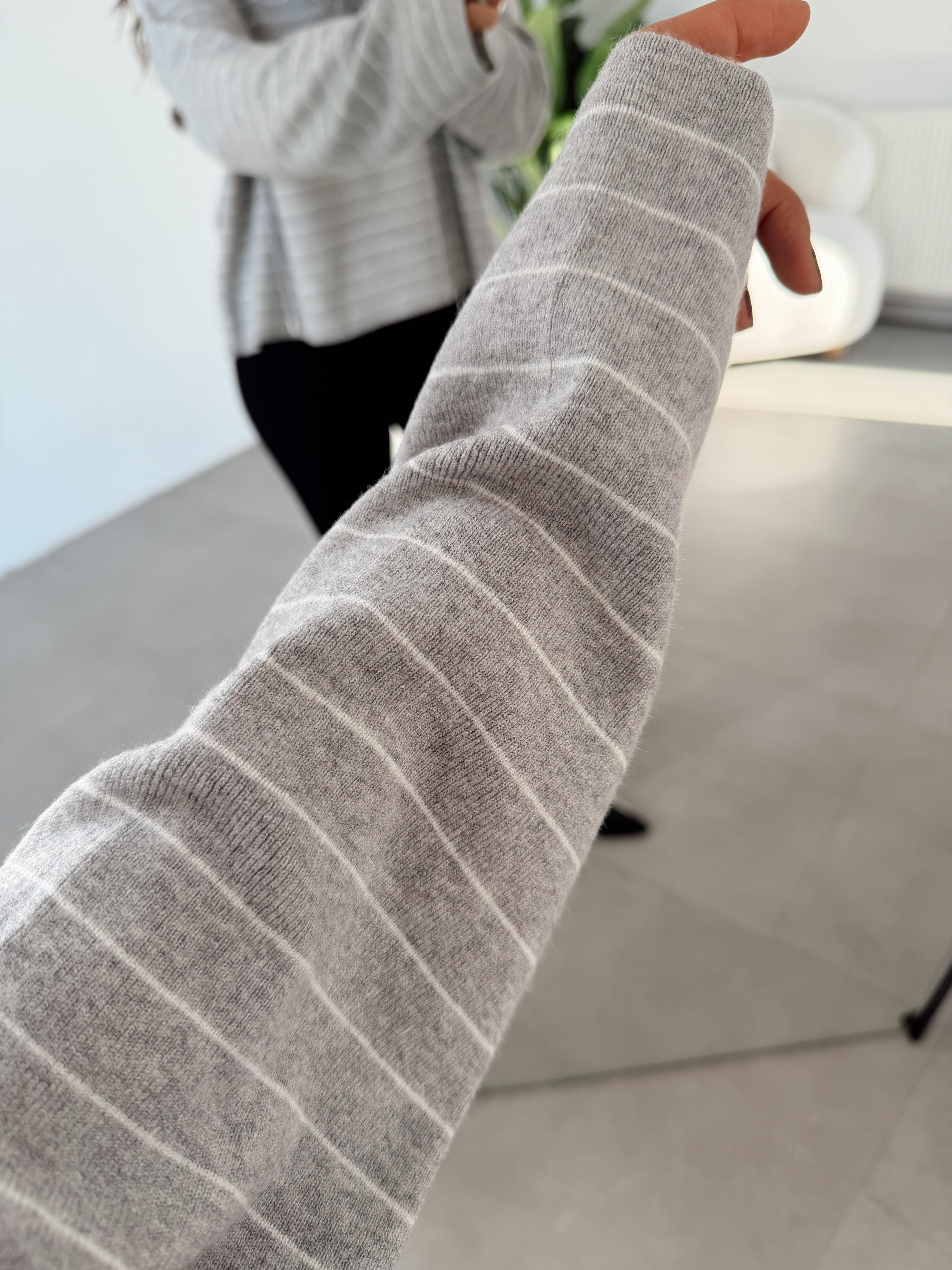 Gri-Ekru Çizgili Kapüşonlu Triko