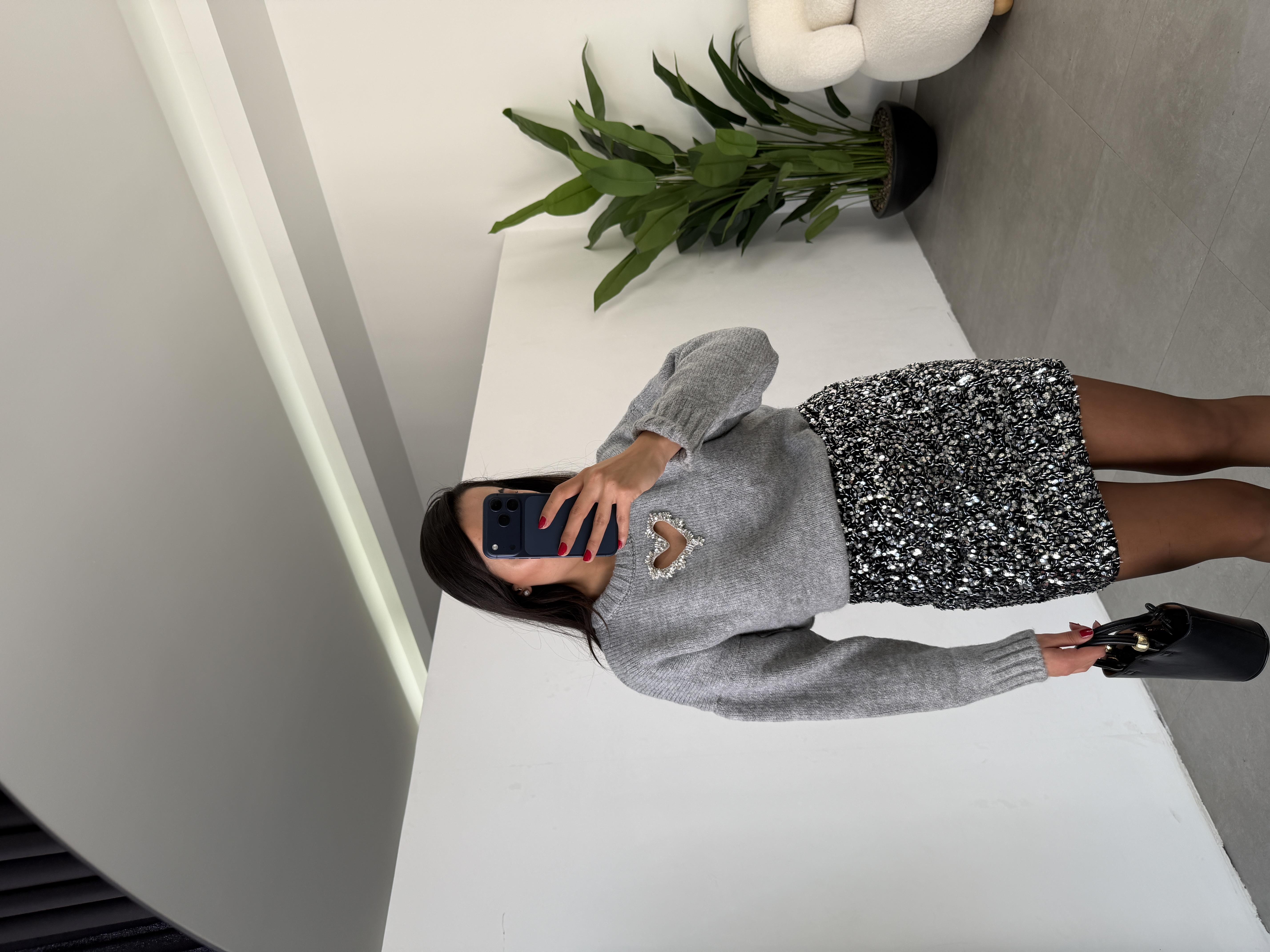 Gri Kalp Detaylı Triko Kazak