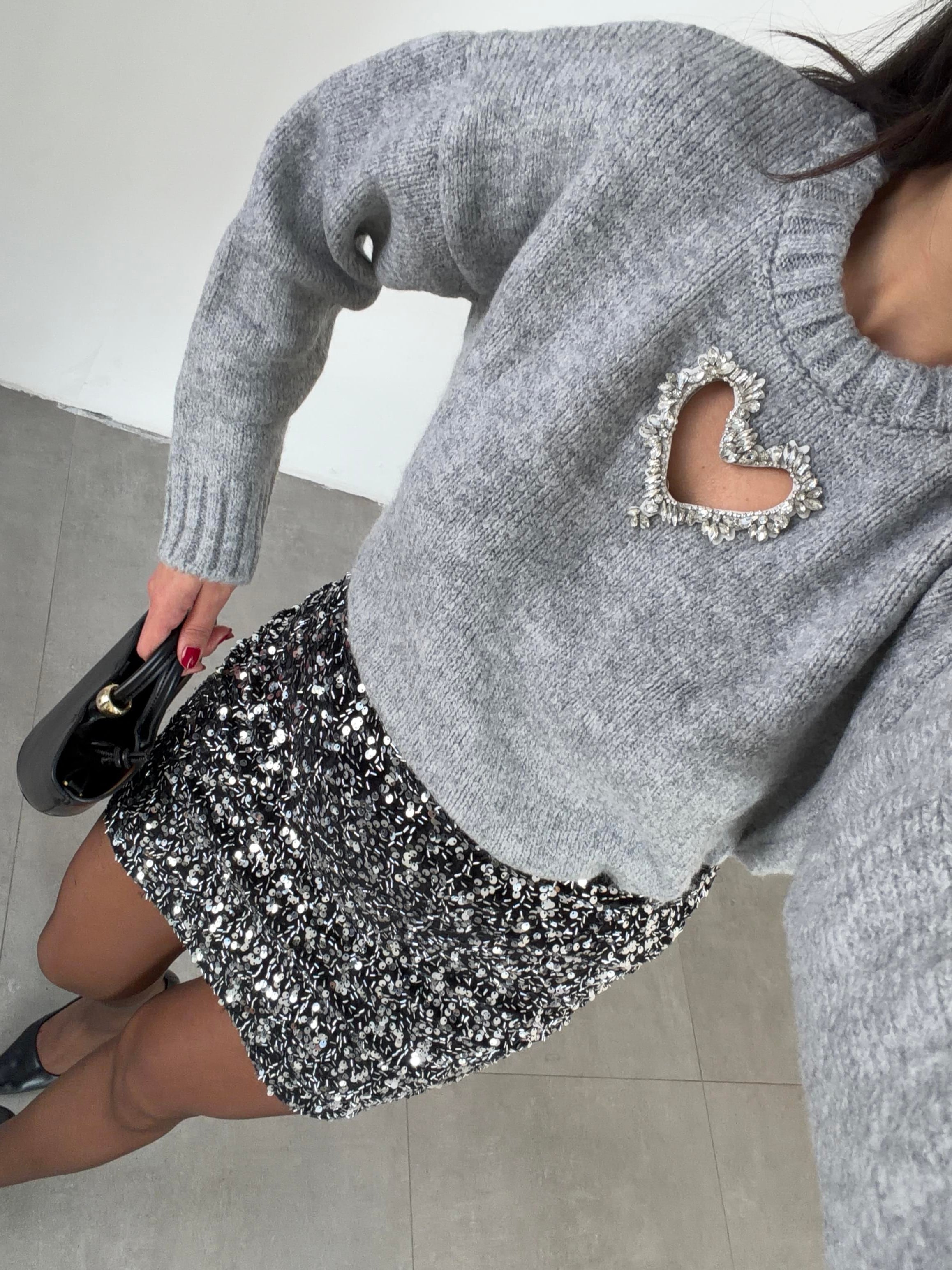 Gri Kalp Detaylı Triko Kazak