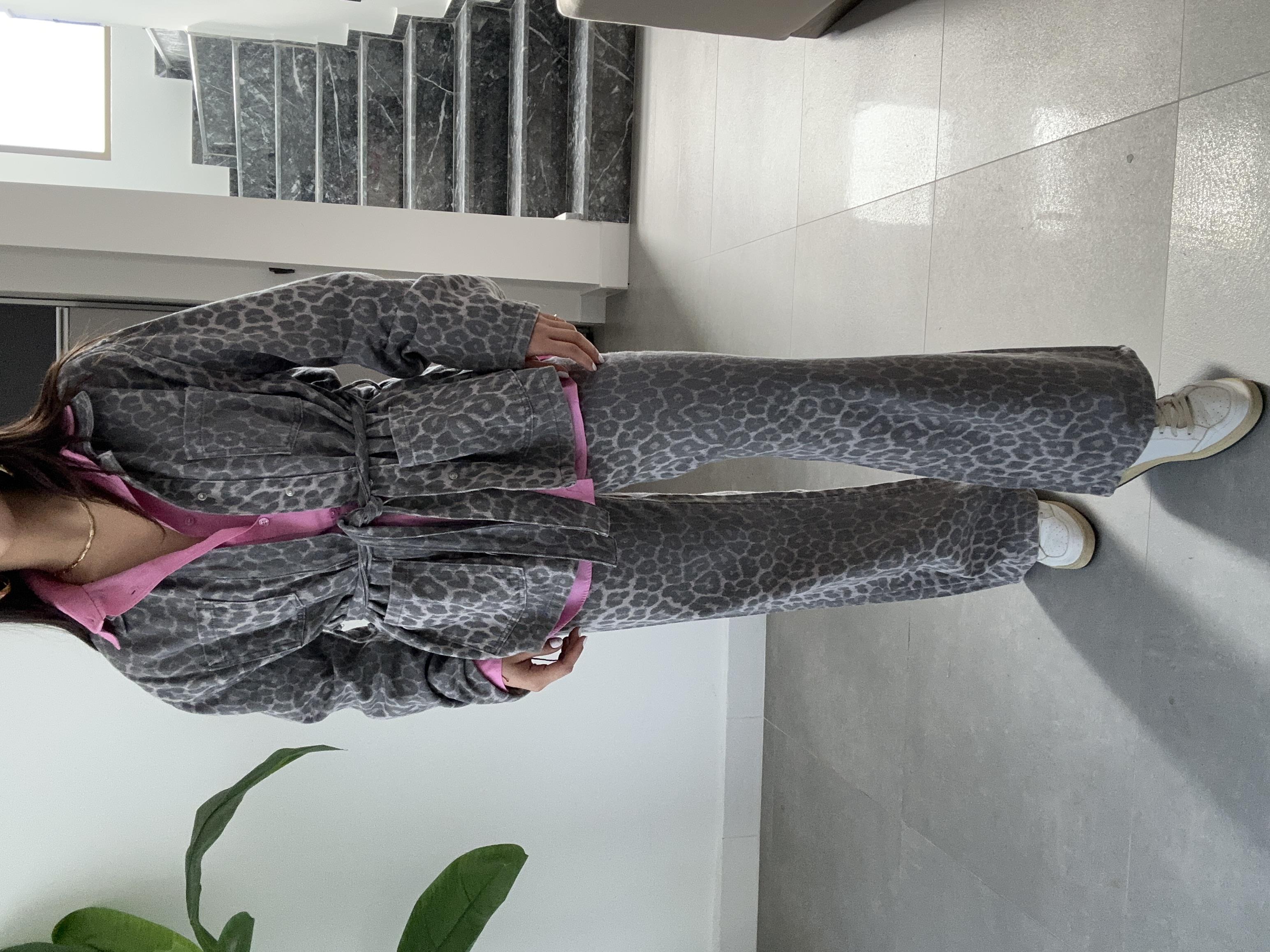 Gri Leopar Desen Gabardin Kuşaklı Ceket