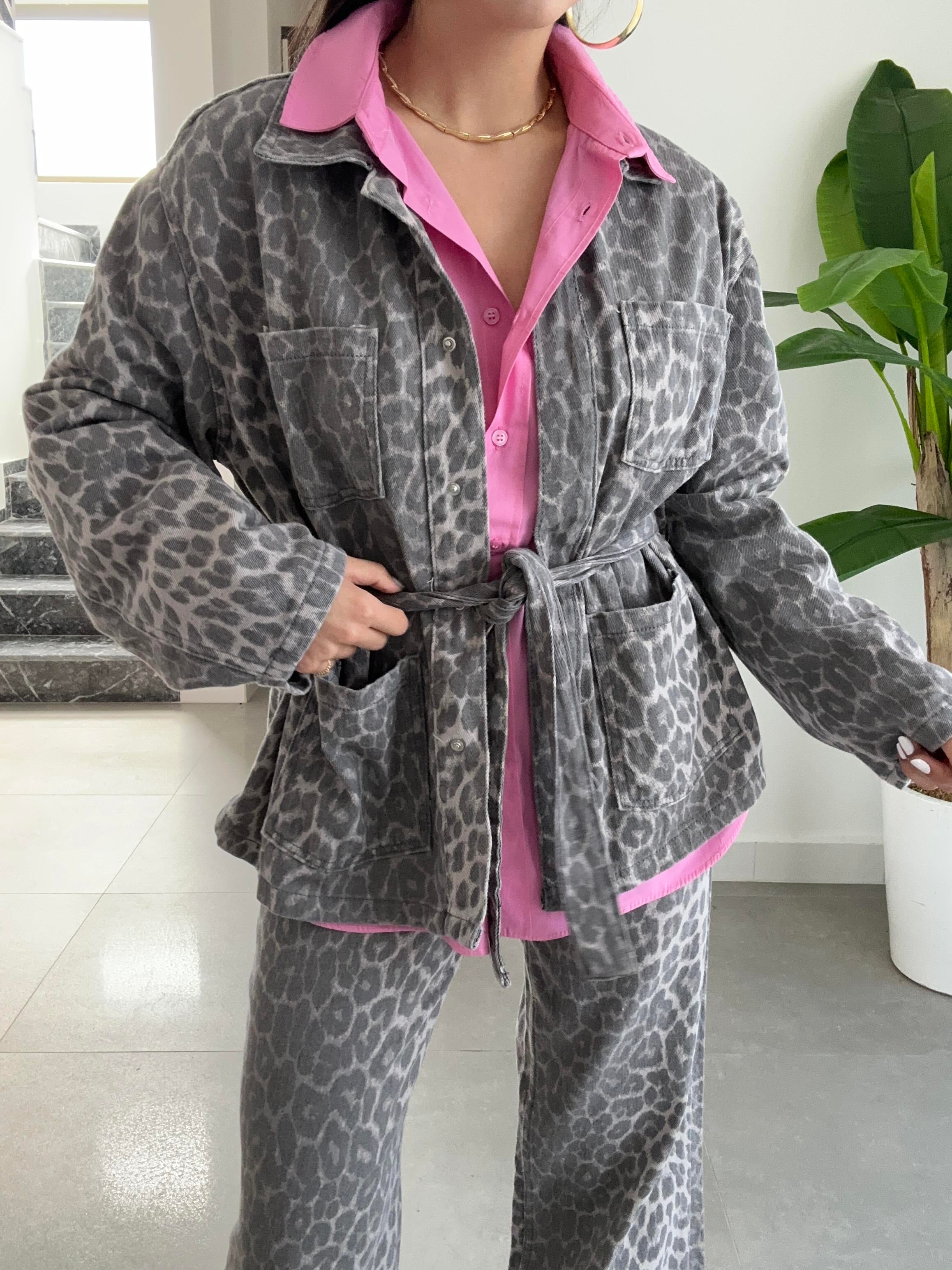 Gri Leopar Desen Gabardin Kuşaklı Ceket